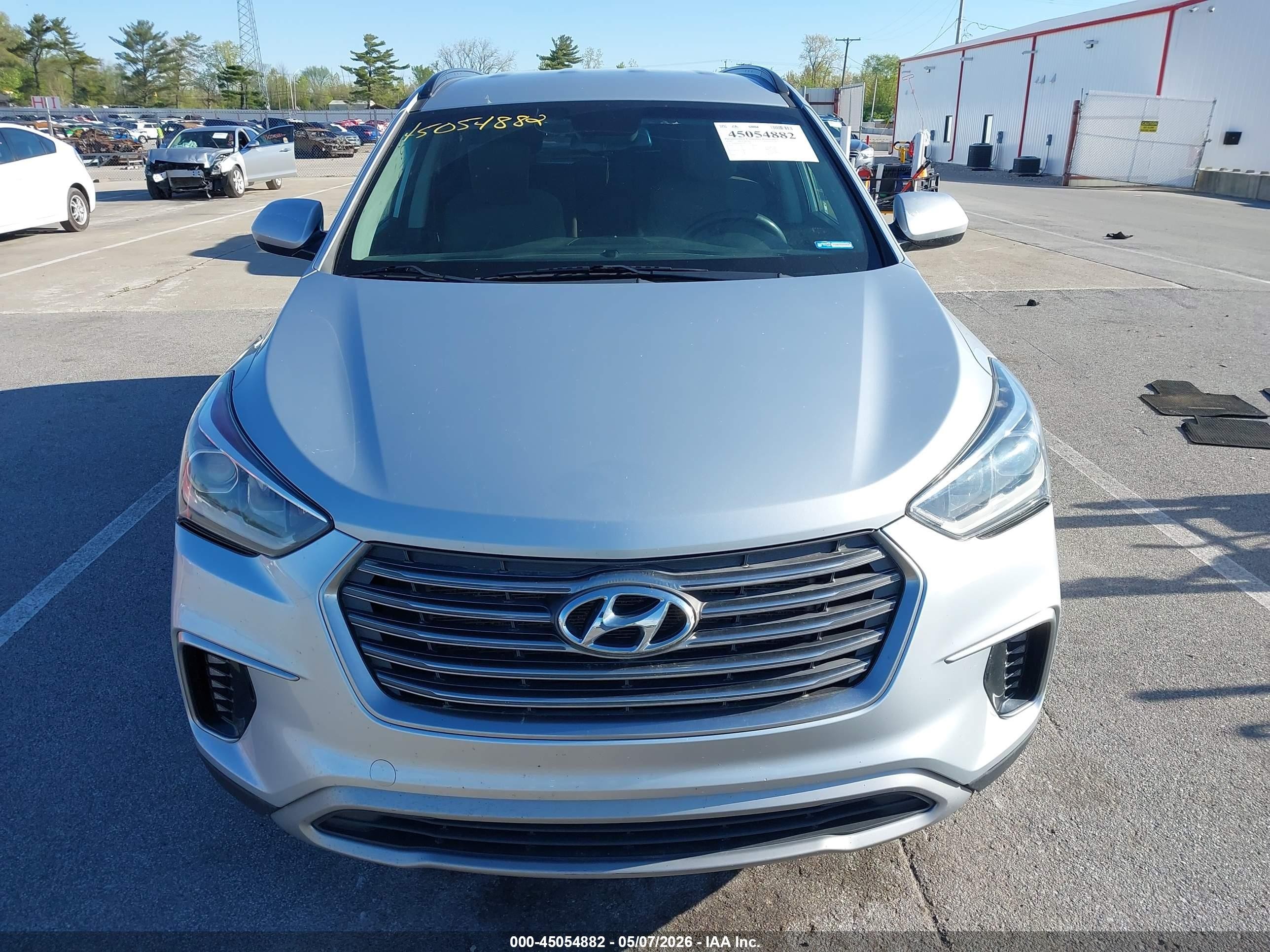 2018 Hyundai Santa Fe Se Silver vin: KM8SM4HF7JU292183