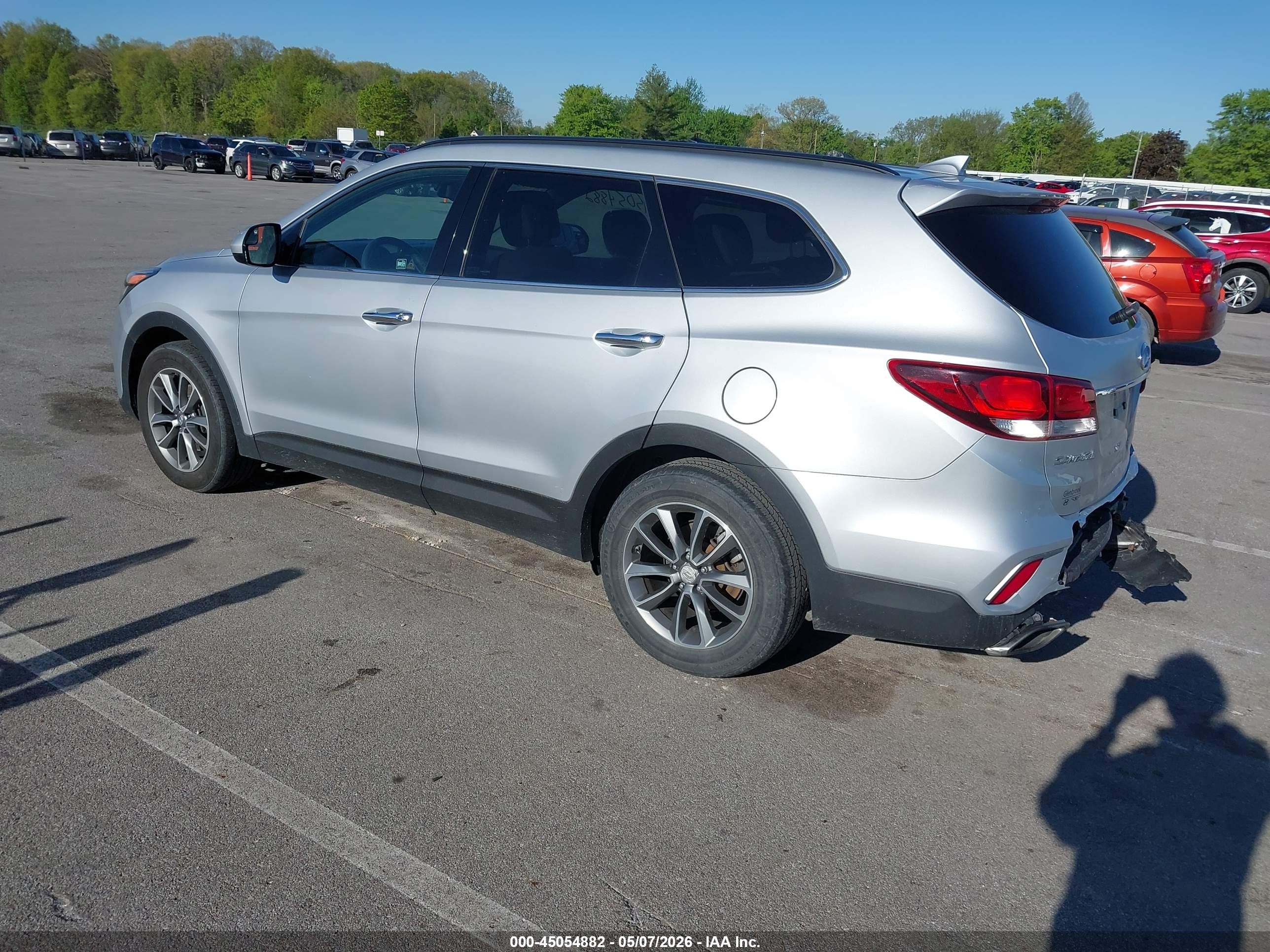 2018 Hyundai Santa Fe Se Silver vin: KM8SM4HF7JU292183