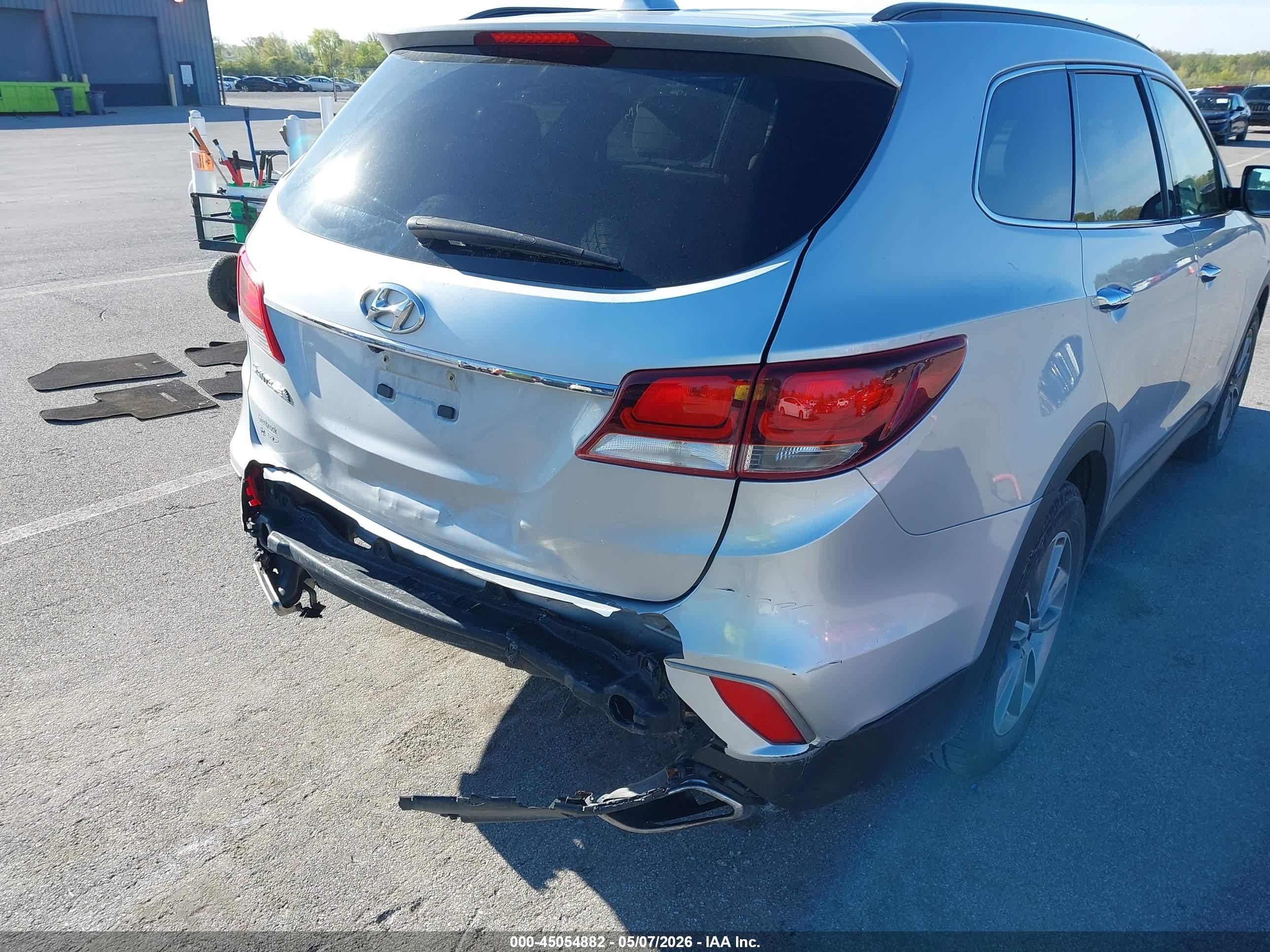 2018 Hyundai Santa Fe Se Silver vin: KM8SM4HF7JU292183