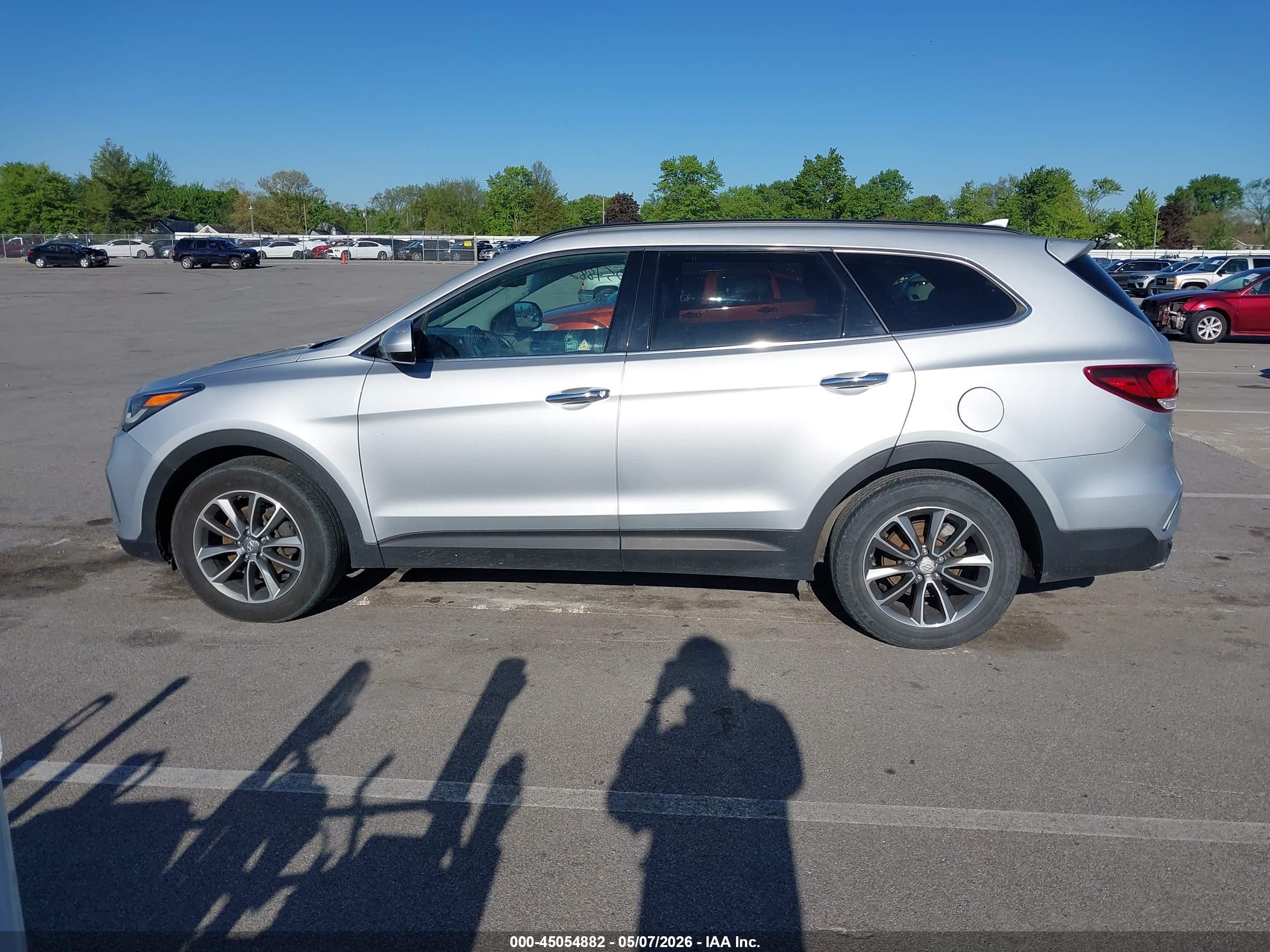 2018 Hyundai Santa Fe Se Silver vin: KM8SM4HF7JU292183