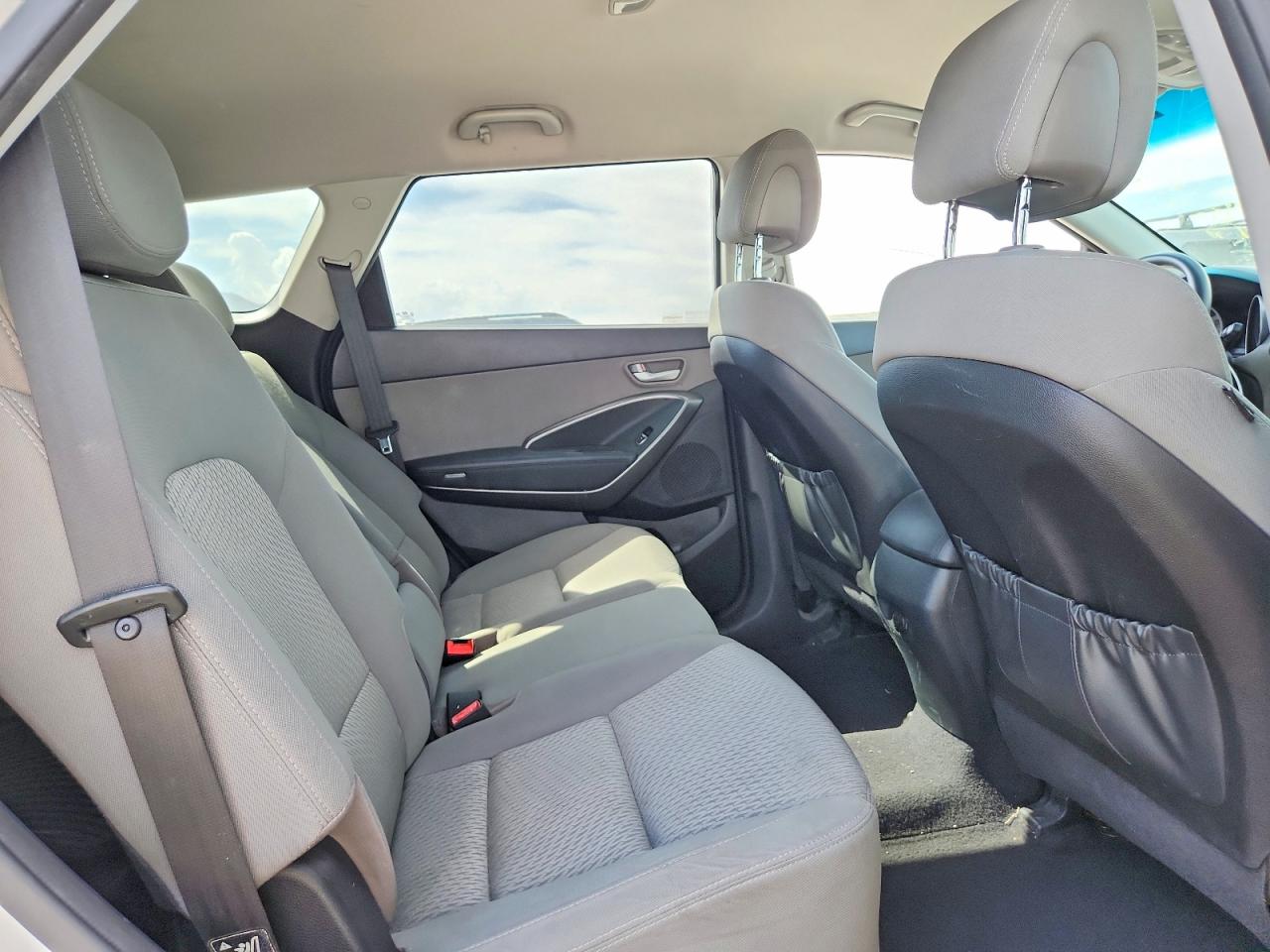 2016 Hyundai Santa Fe Se White vin: KM8SM4HFXGU155053