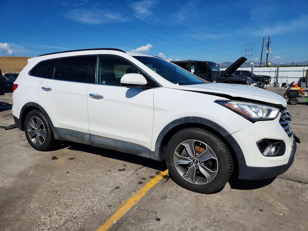 2015 Hyundai Santa Fe Gls White vin: KM8SMDHF0FU103302