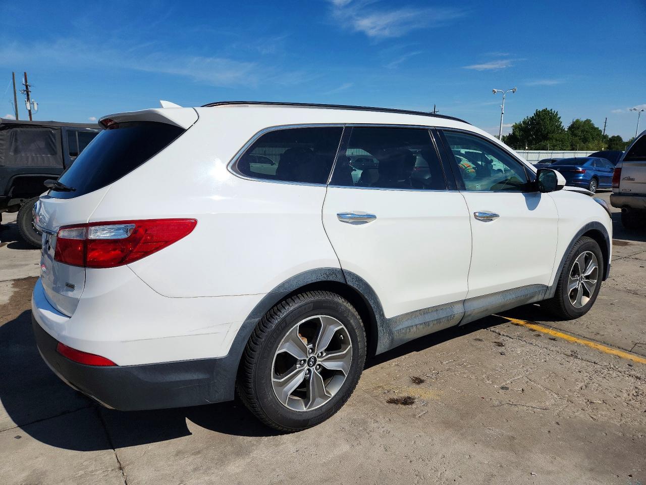 2015 Hyundai Santa Fe Gls White vin: KM8SMDHF0FU103302