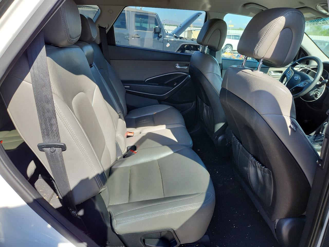 2015 Hyundai Santa Fe Gls White vin: KM8SMDHF0FU103302