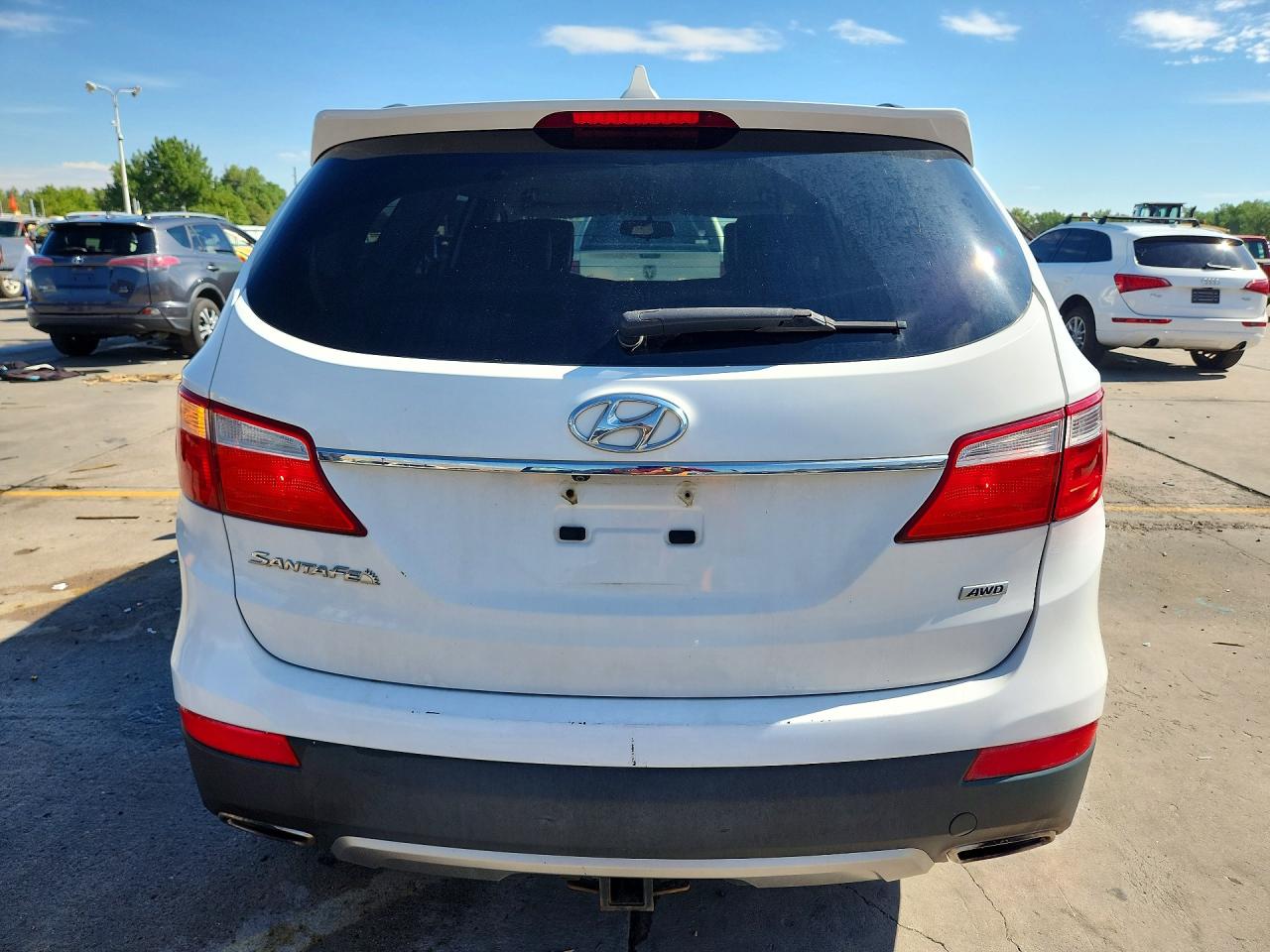 2015 Hyundai Santa Fe Gls White vin: KM8SMDHF0FU103302