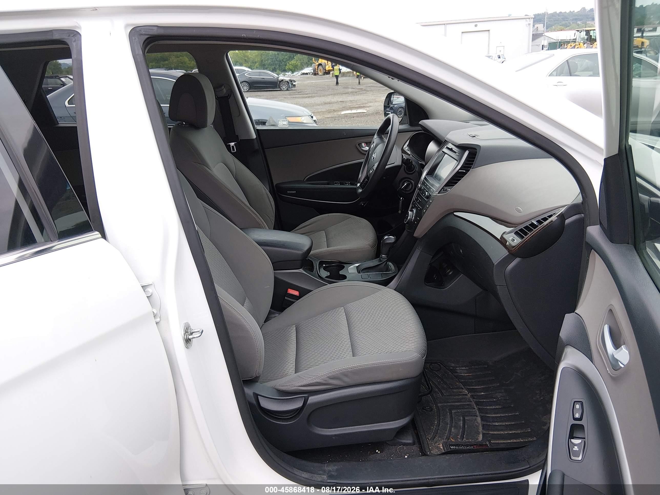 2017 Hyundai Santa Fe Se White vin: KM8SMDHF0HU224057