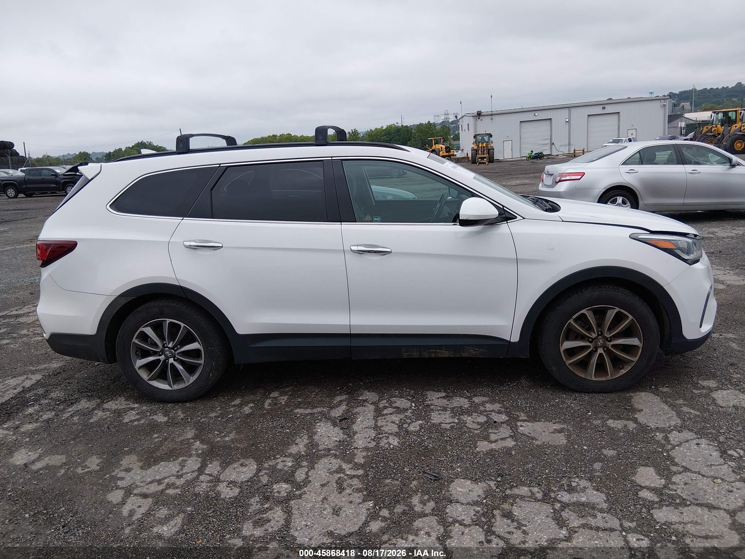 2017 Hyundai Santa Fe Se White vin: KM8SMDHF0HU224057
