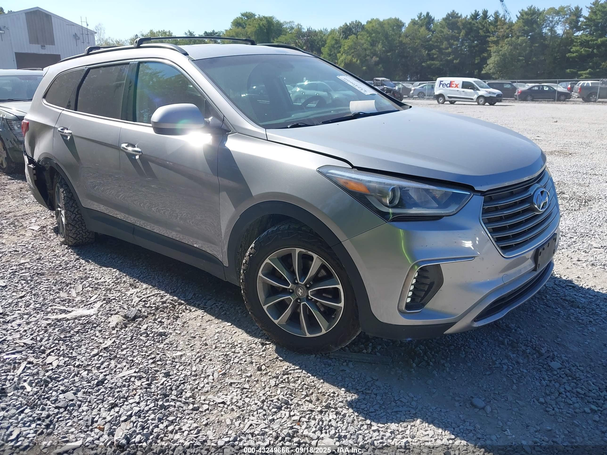 2018 Hyundai Santa Fe Se Gray vin: KM8SMDHF0JU291845