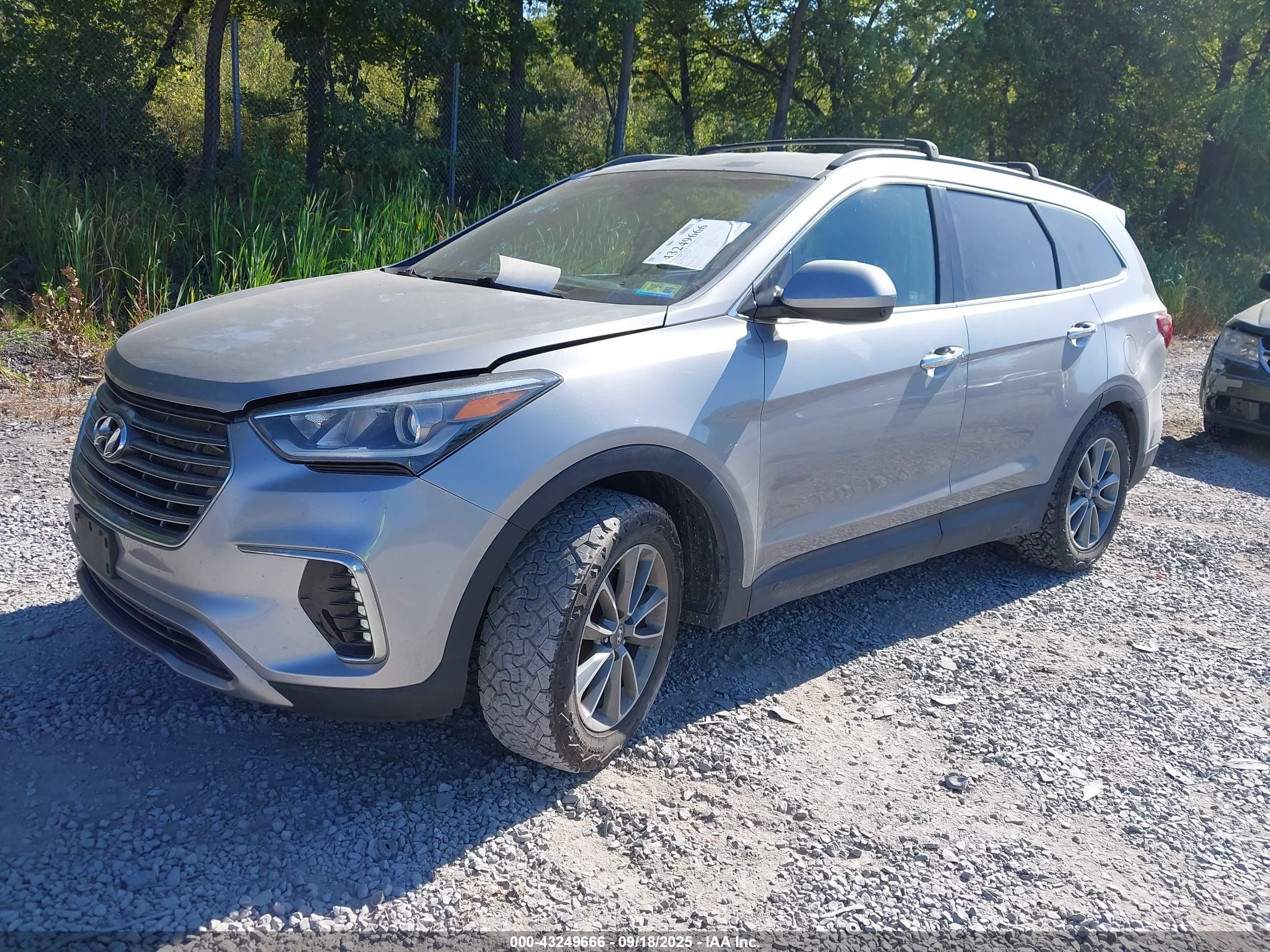 2018 Hyundai Santa Fe Se Gray vin: KM8SMDHF0JU291845