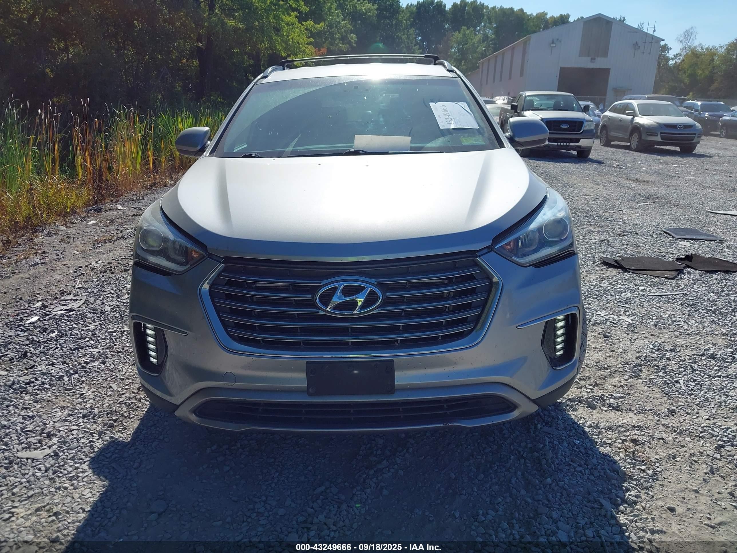 2018 Hyundai Santa Fe Se Gray vin: KM8SMDHF0JU291845