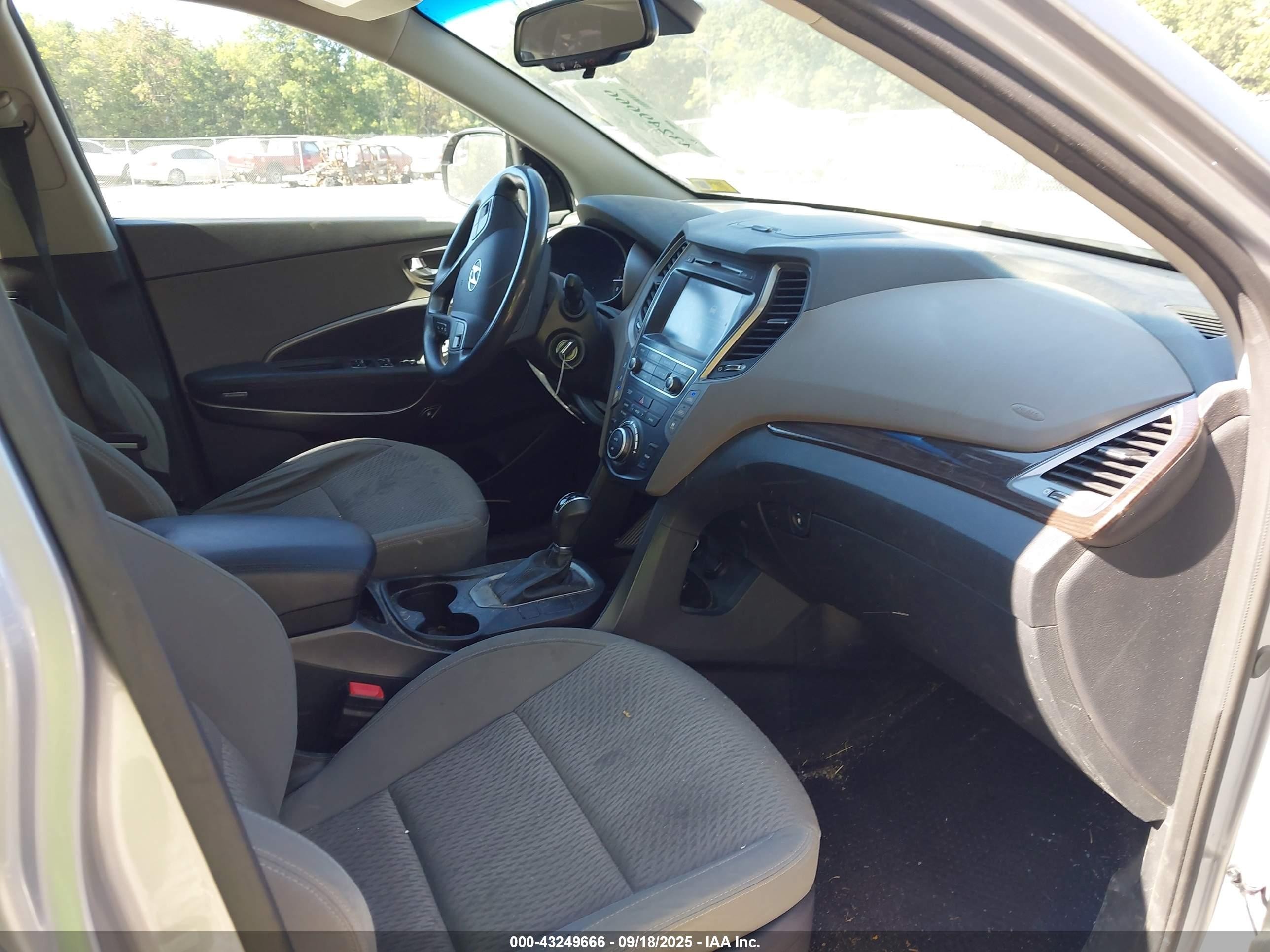 2018 Hyundai Santa Fe Se Gray vin: KM8SMDHF0JU291845