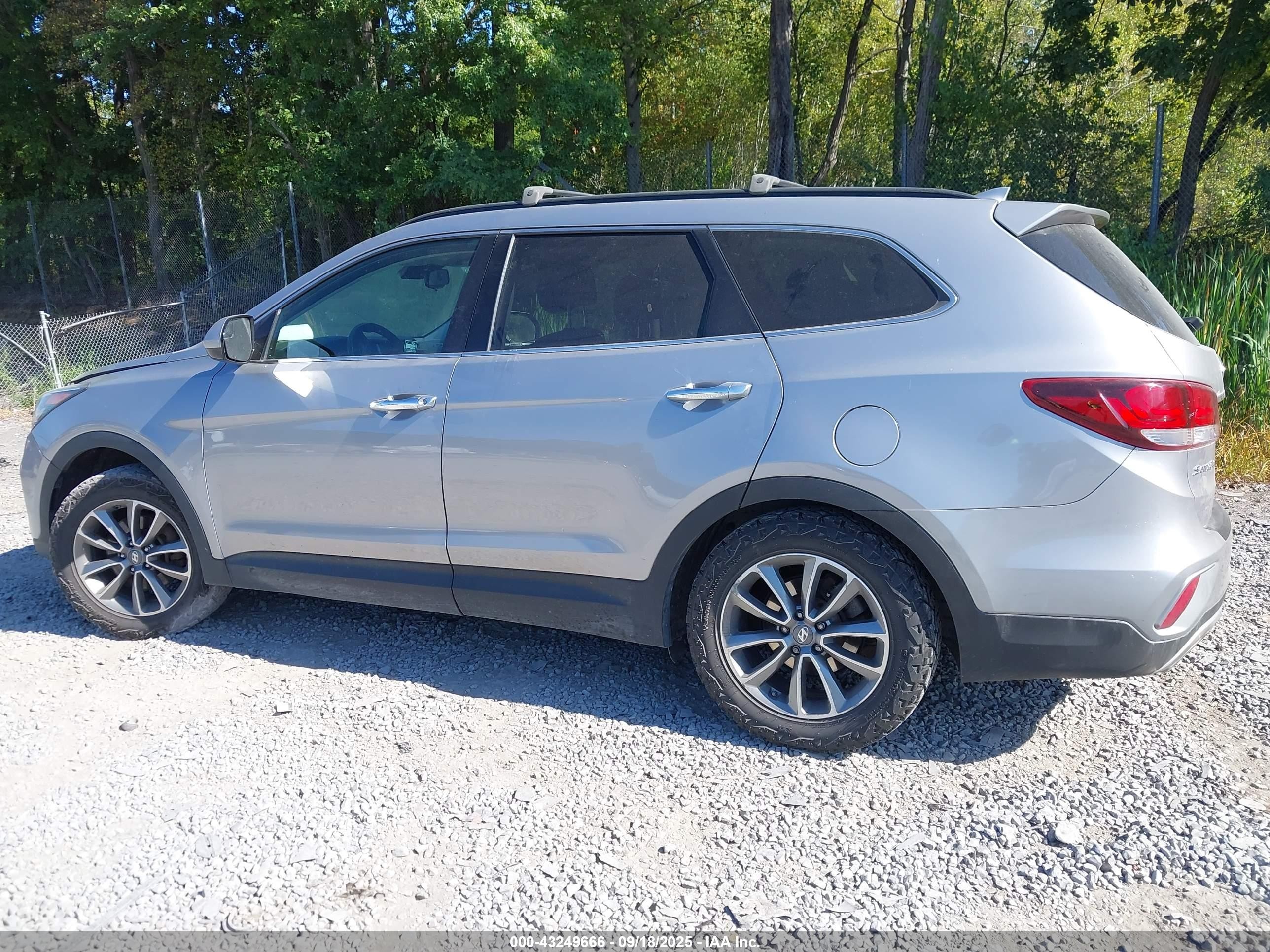 2018 Hyundai Santa Fe Se Gray vin: KM8SMDHF0JU291845