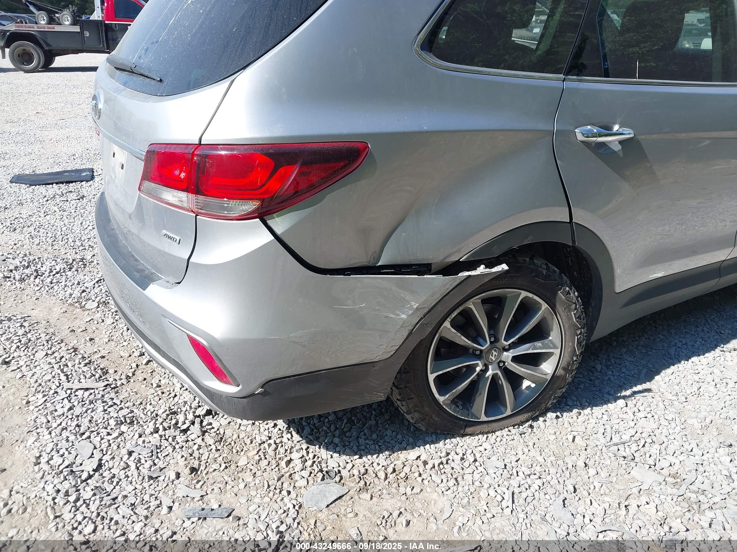 2018 Hyundai Santa Fe Se Gray vin: KM8SMDHF0JU291845