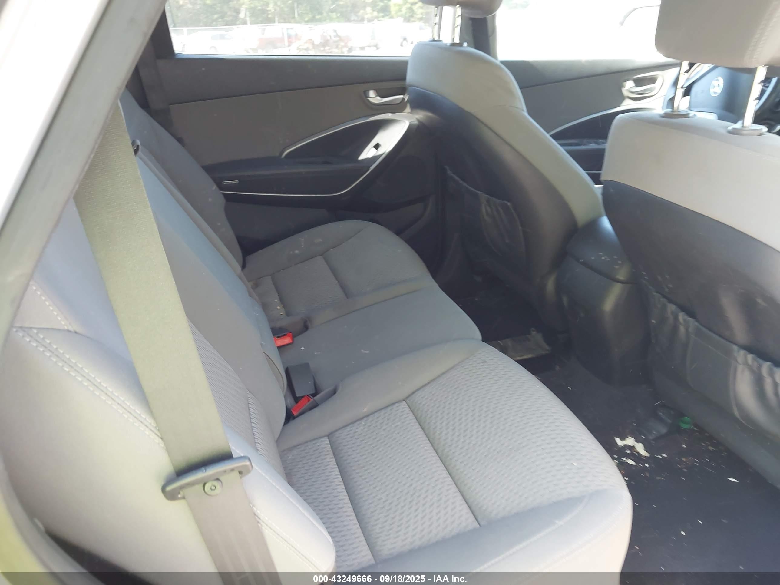 2018 Hyundai Santa Fe Se Gray vin: KM8SMDHF0JU291845