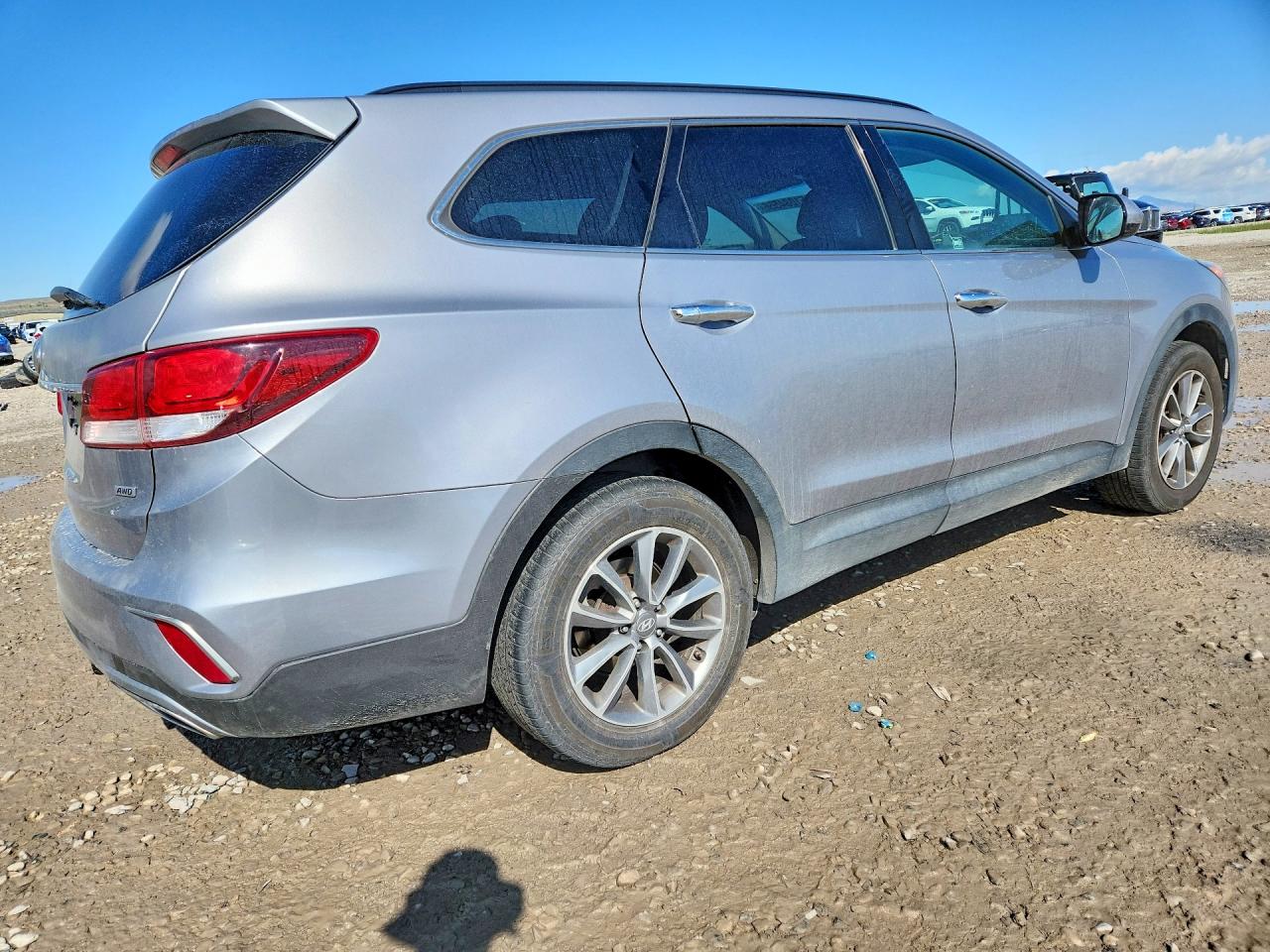 2017 Hyundai Santa Fe Se Silver vin: KM8SMDHF1HU190016