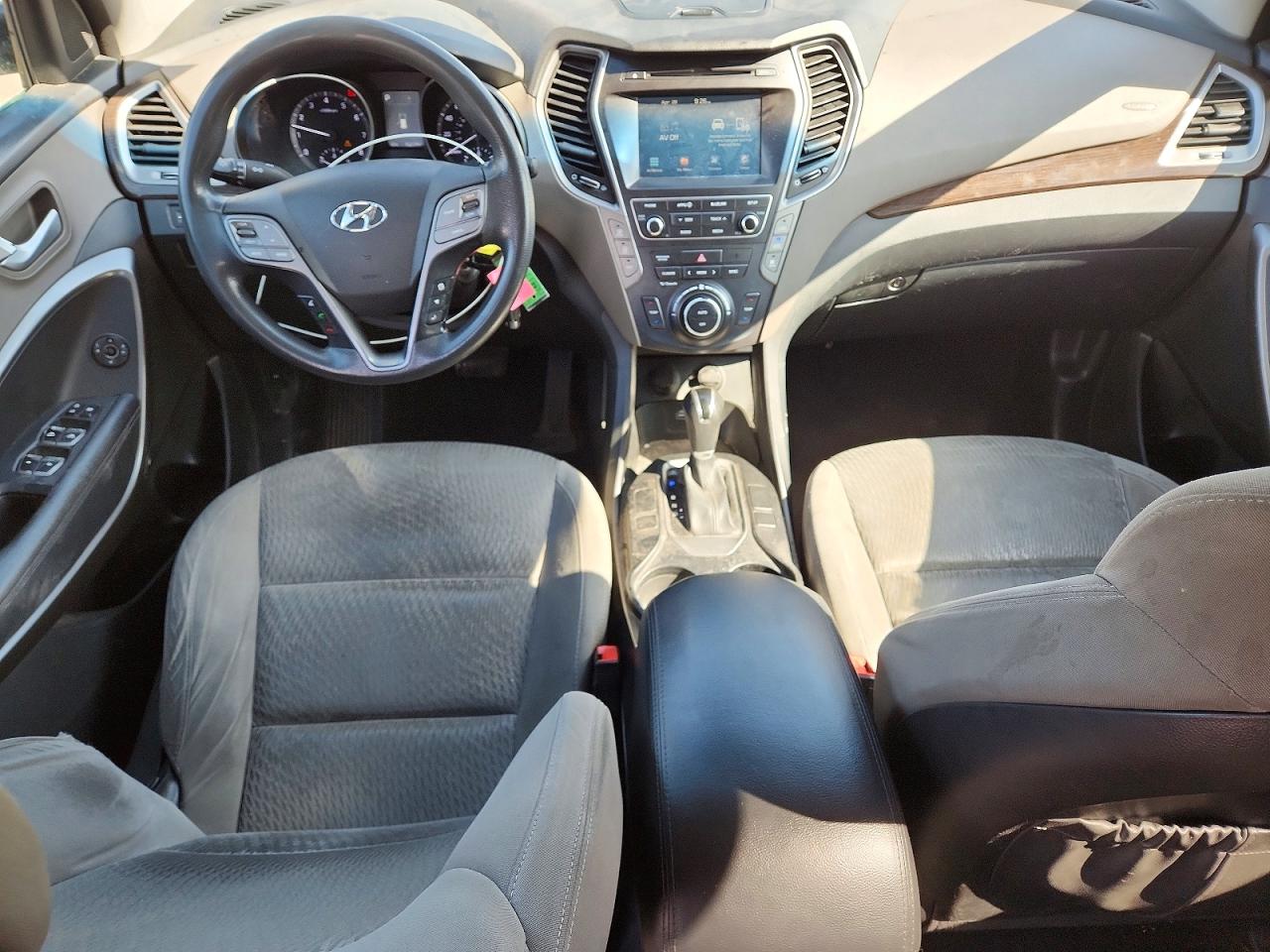 2017 Hyundai Santa Fe Se Silver vin: KM8SMDHF1HU190016