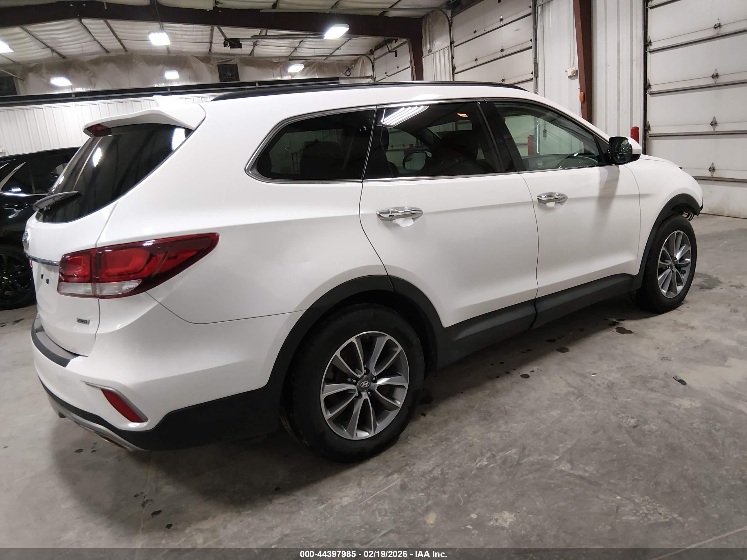 2018 Hyundai Santa Fe Se White vin: KM8SMDHF2JU285741