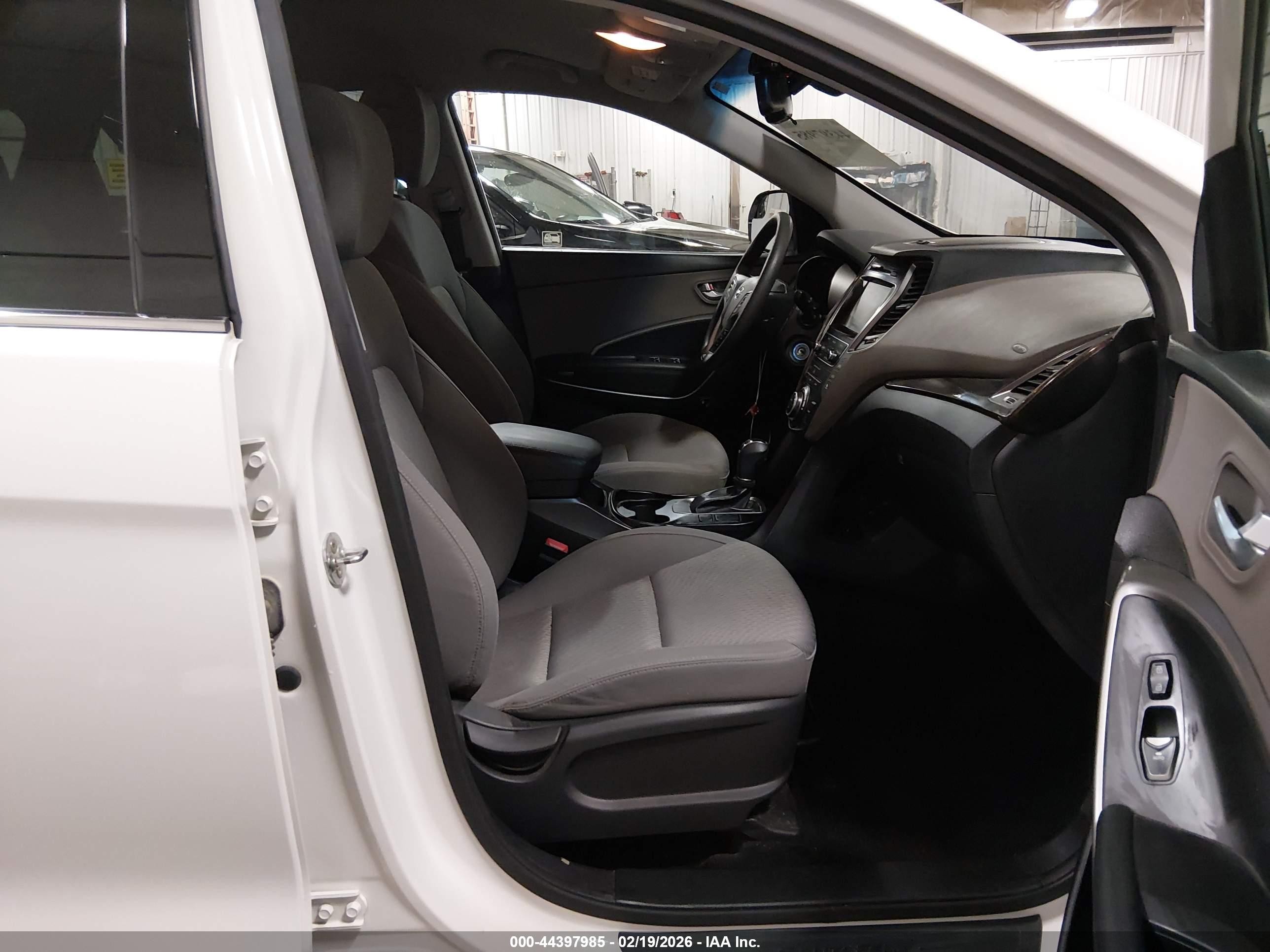 2018 Hyundai Santa Fe Se White vin: KM8SMDHF2JU285741