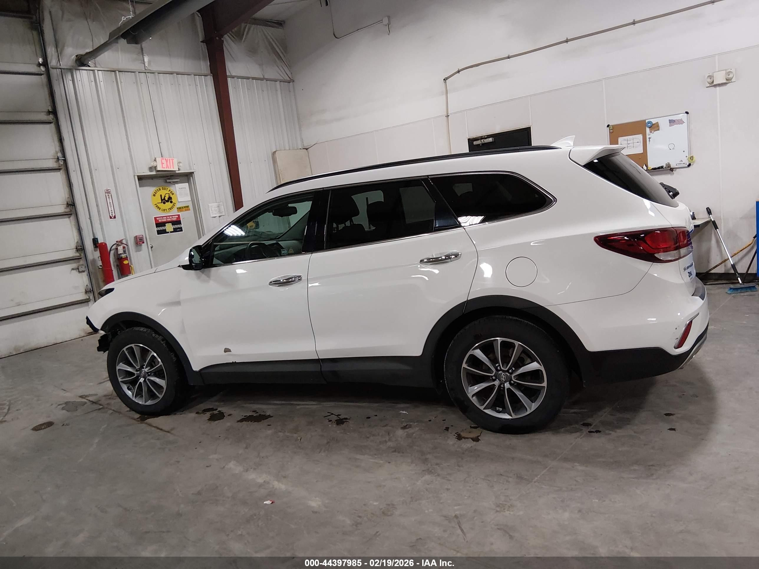 2018 Hyundai Santa Fe Se White vin: KM8SMDHF2JU285741