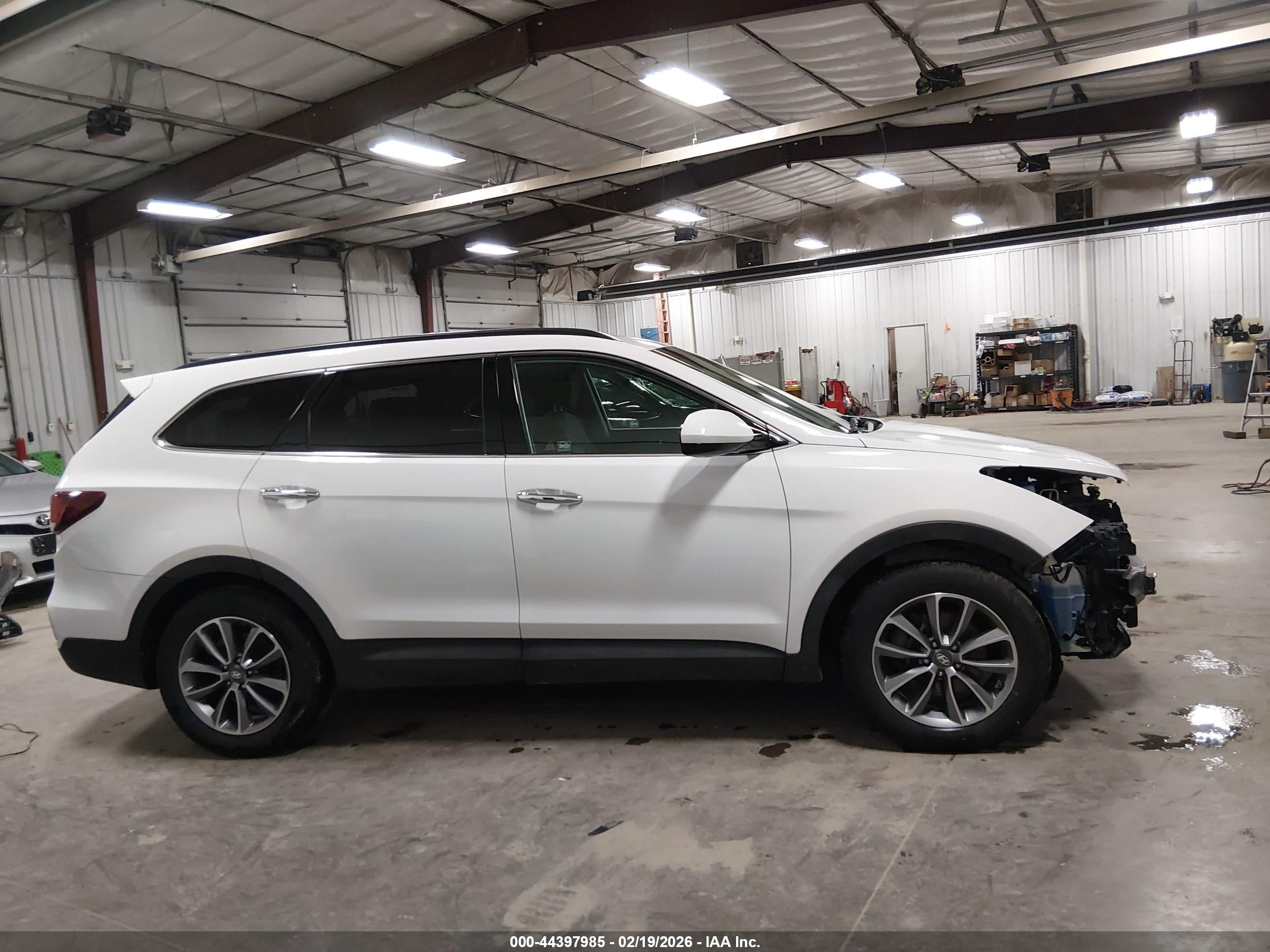 2018 Hyundai Santa Fe Se White vin: KM8SMDHF2JU285741