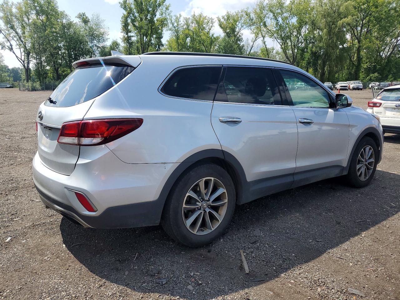 2017 Hyundai Santa Fe Se Silver vin: KM8SMDHF4HU225177