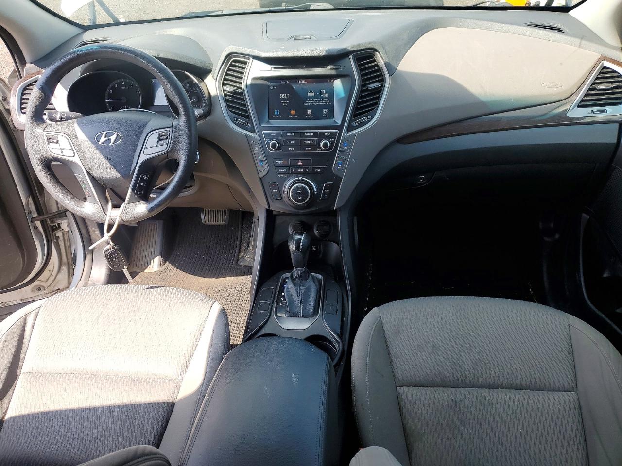 2017 Hyundai Santa Fe Se Silver vin: KM8SMDHF4HU225177