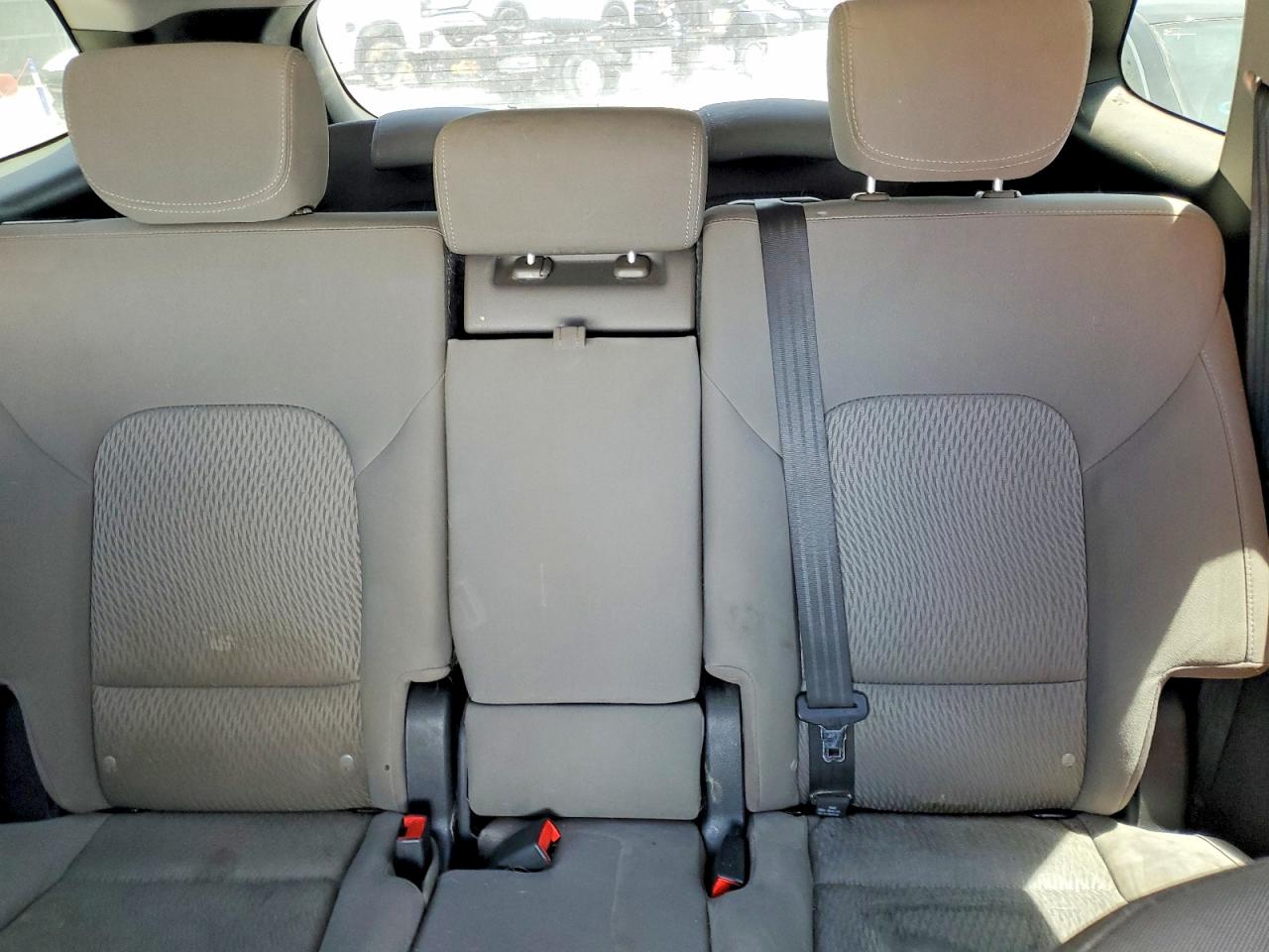 2016 Hyundai Santa Fe Se Silver vin: KM8SMDHF5GU147944