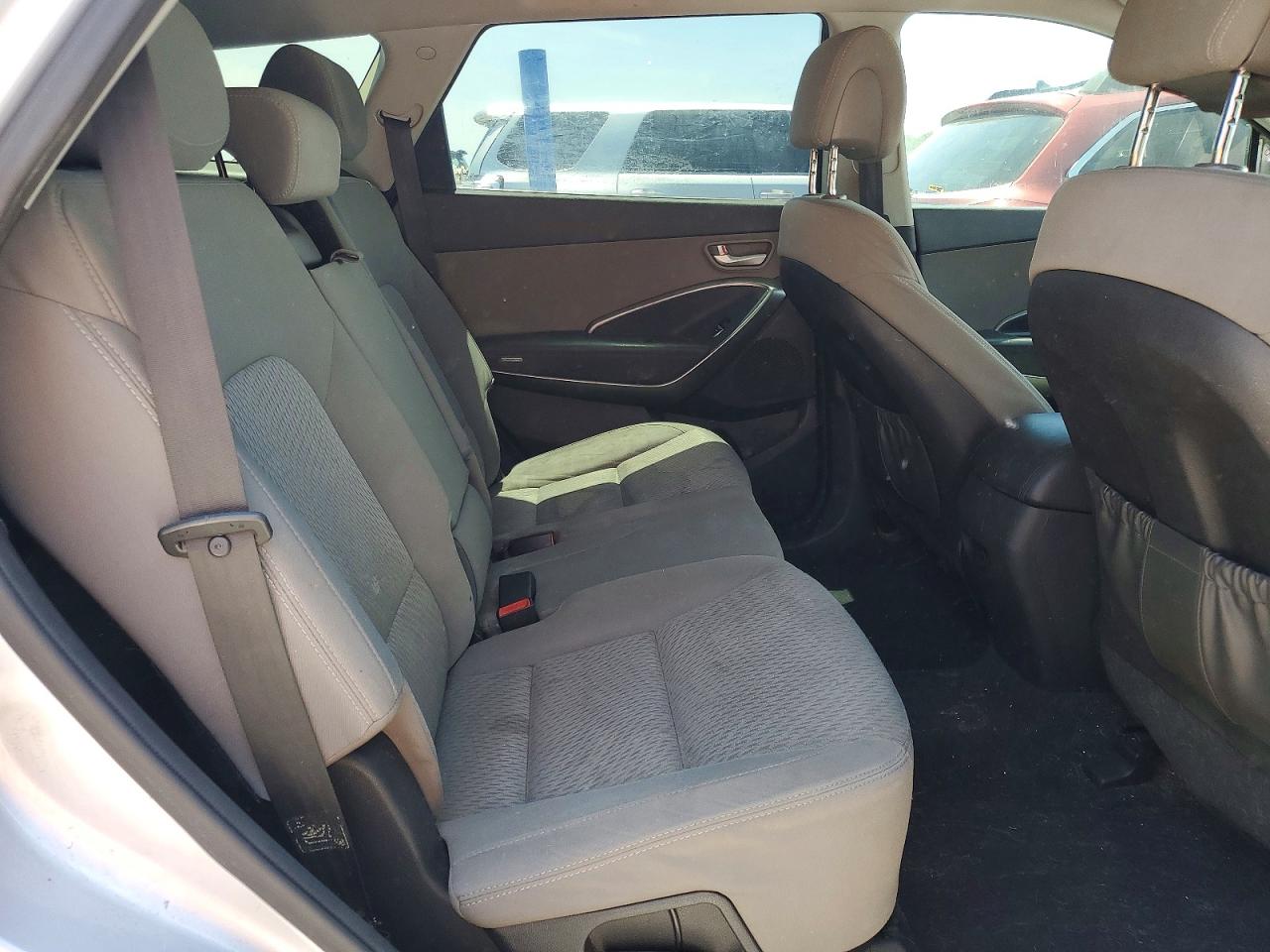 2016 Hyundai Santa Fe Se Silver vin: KM8SMDHF5GU147944