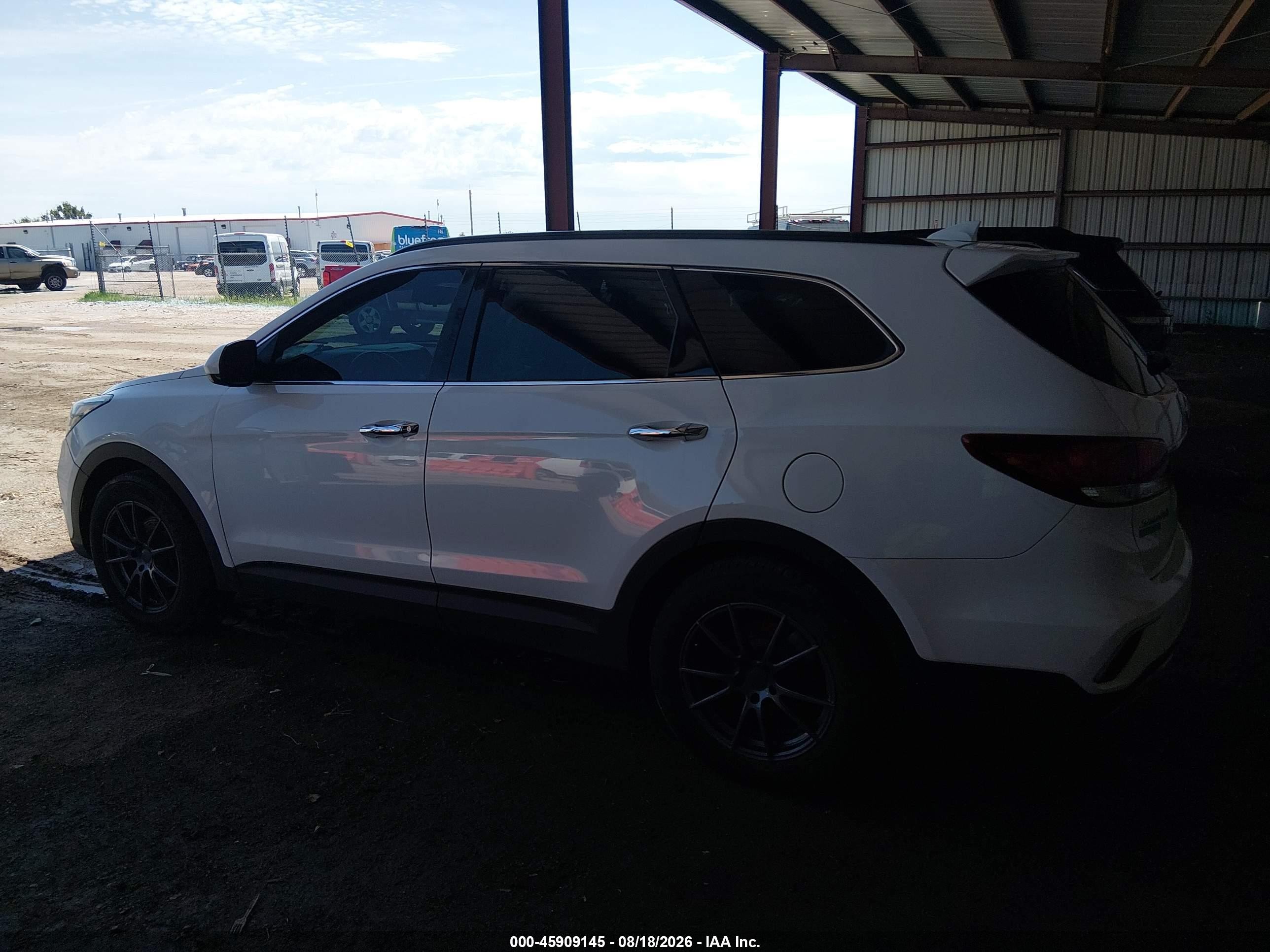 2017 Hyundai Santa Fe Se White vin: KM8SMDHF6HU178881