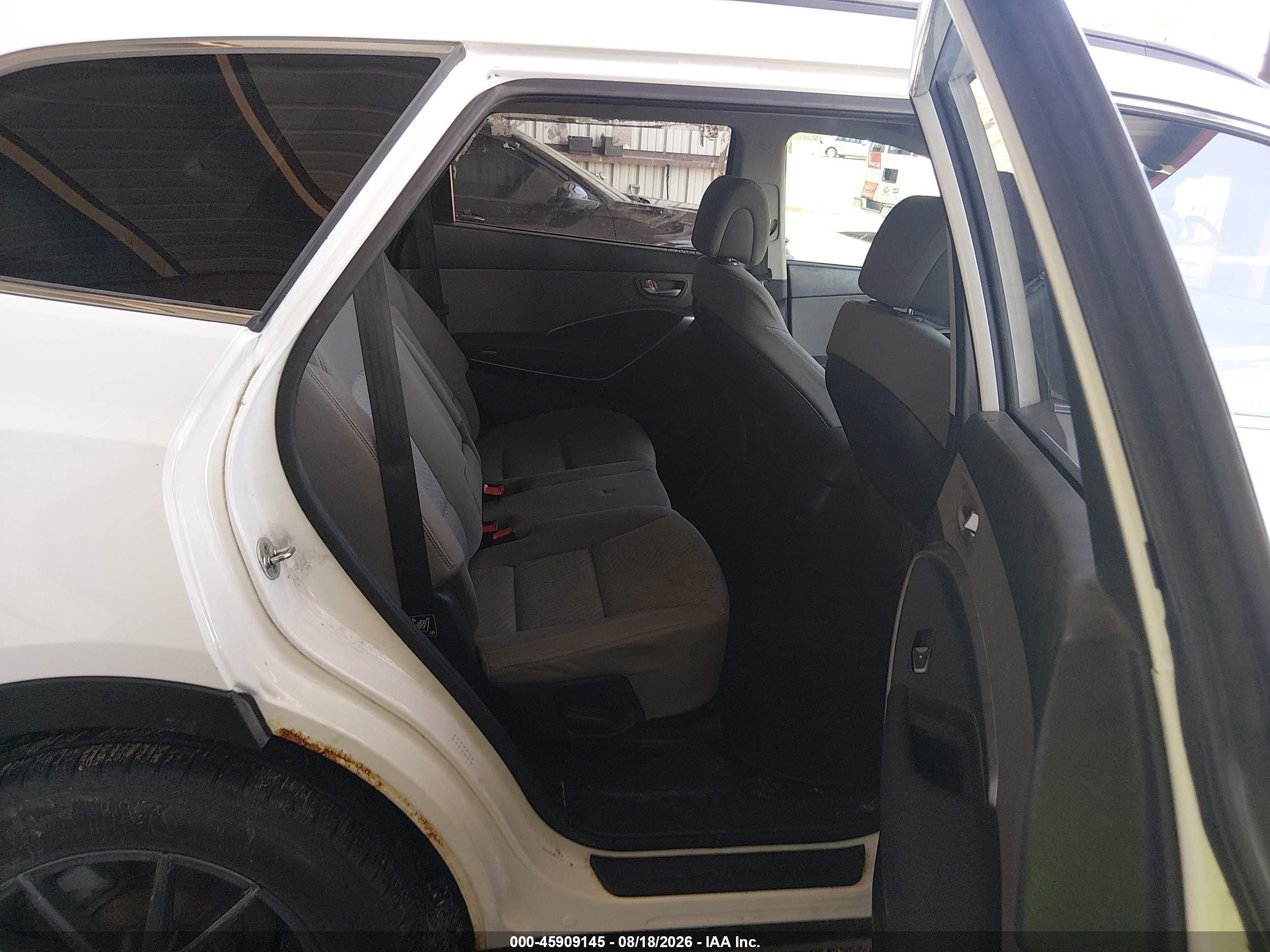 2017 Hyundai Santa Fe Se White vin: KM8SMDHF6HU178881