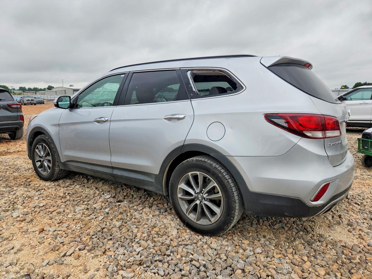 2018 Hyundai Santa Fe Se Silver vin: KM8SMDHF8JU292077