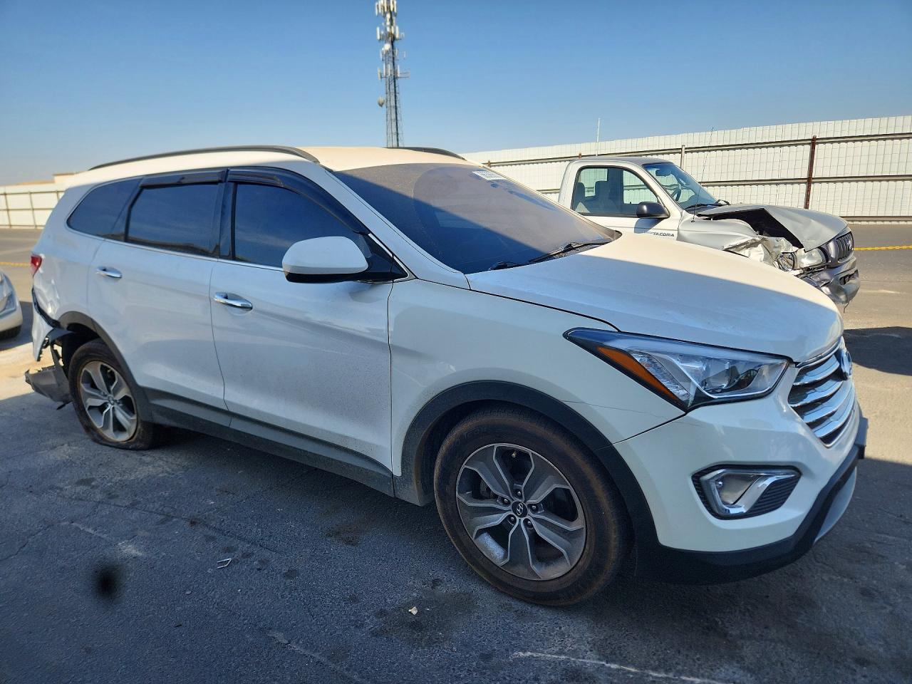 2014 Hyundai Santa Fe Gls White vin: KM8SMDHF9EU036830