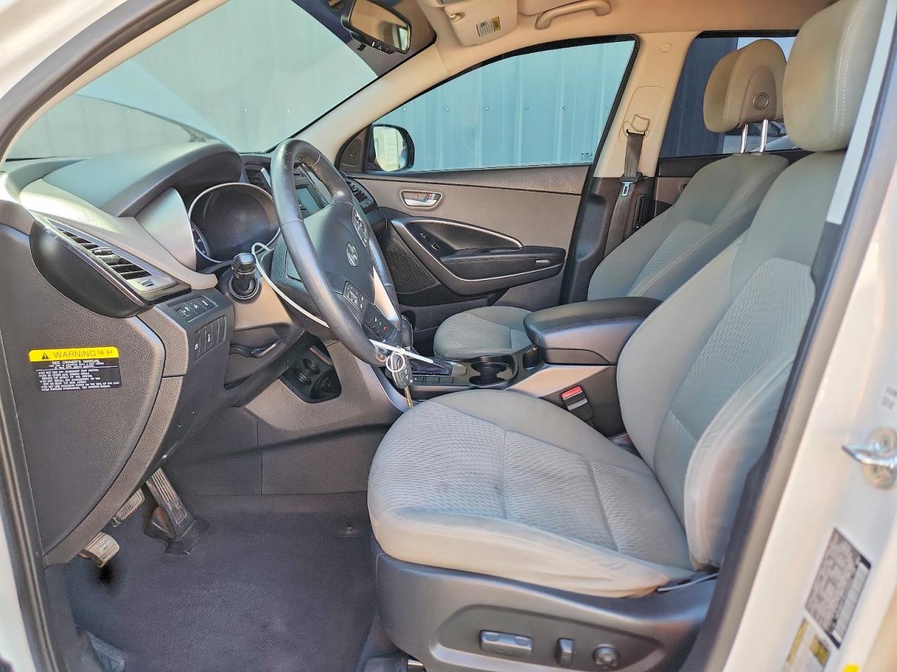2014 Hyundai Santa Fe Gls White vin: KM8SMDHF9EU036830