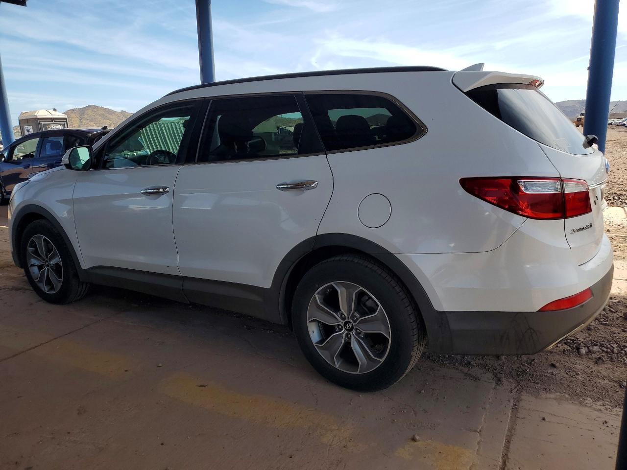 2015 Hyundai Santa Fe Gls White vin: KM8SMDHF9FU089318