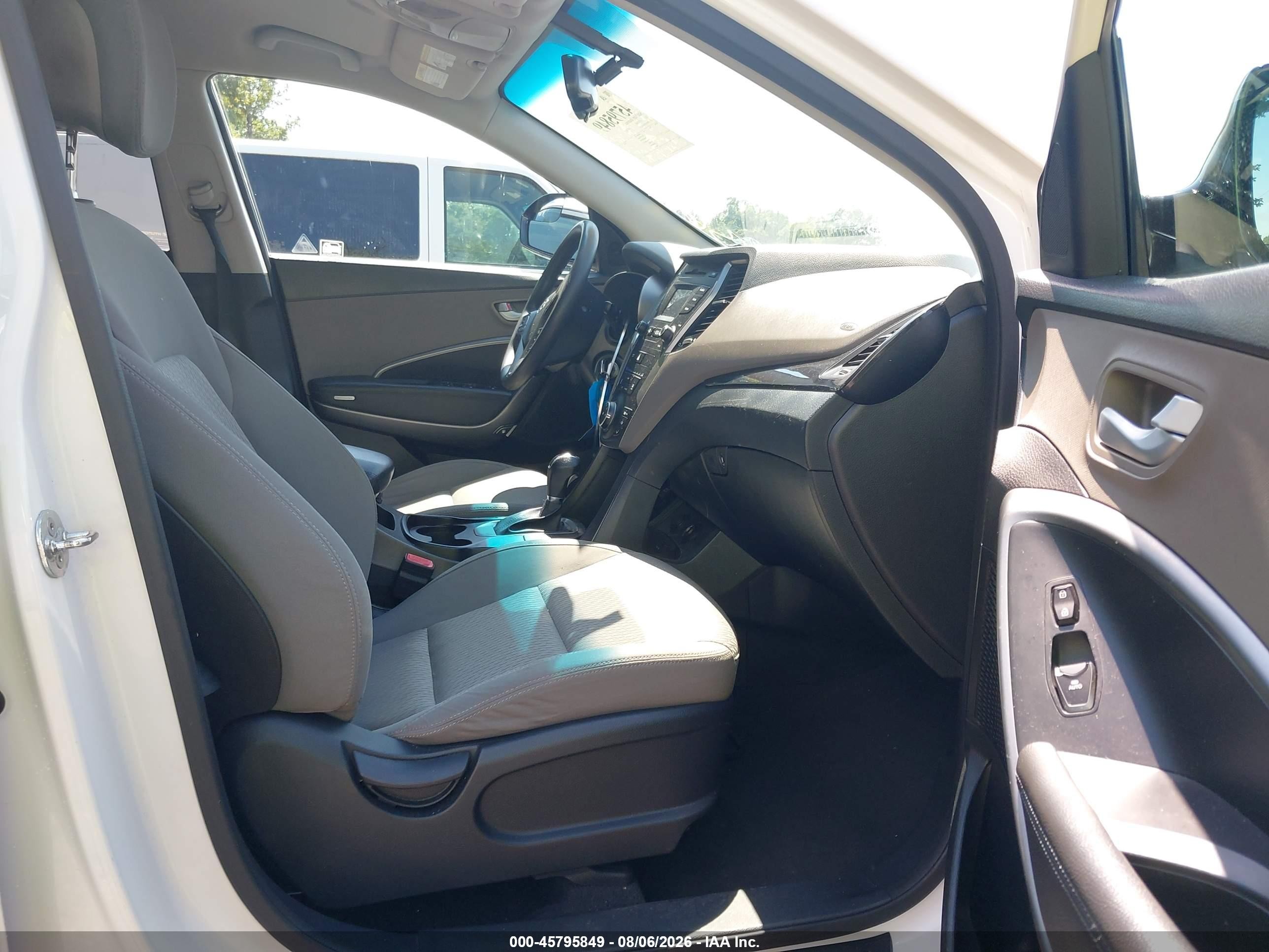 2016 Hyundai Santa Fe Se White vin: KM8SMDHFXGU151567