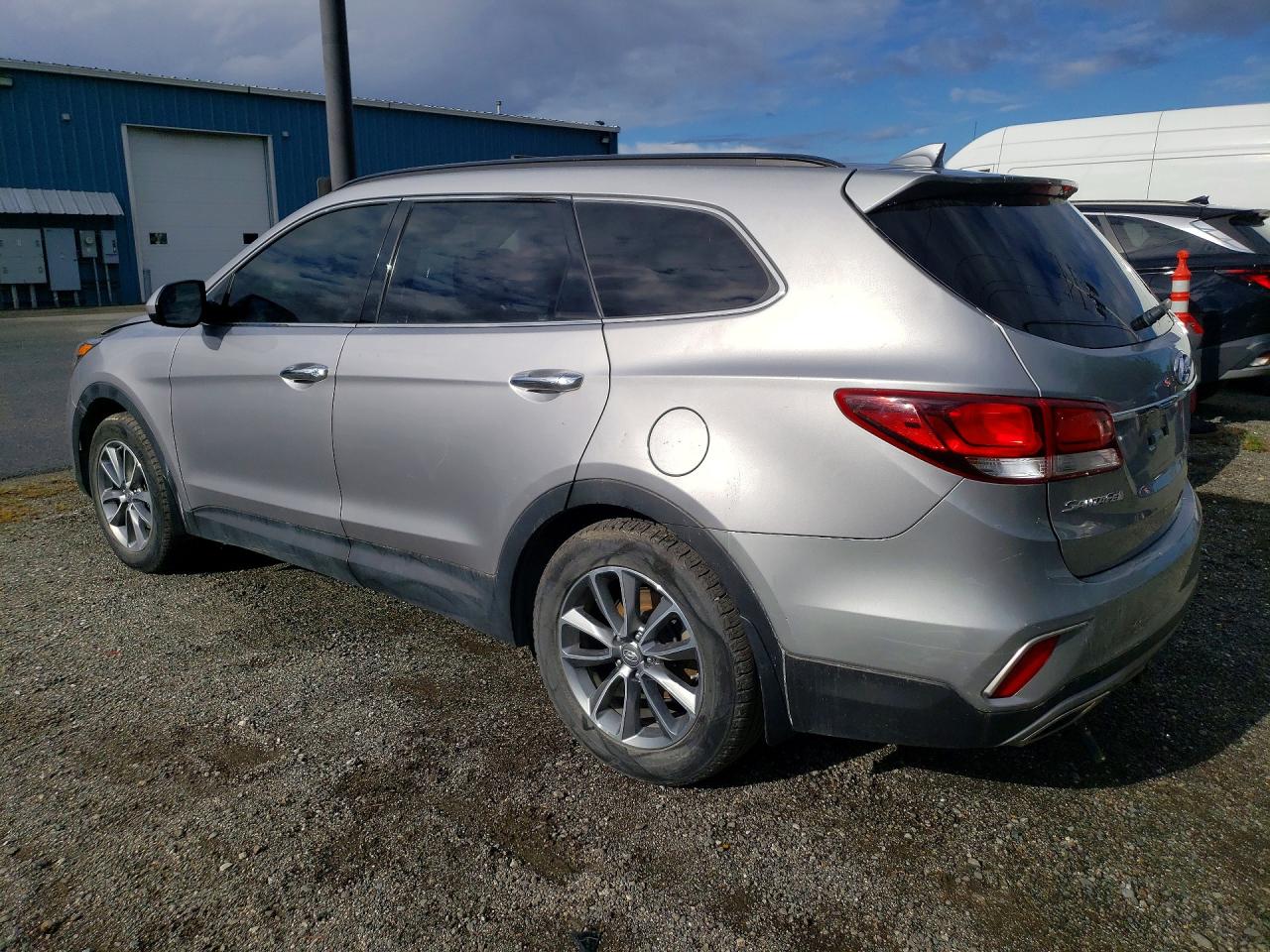 2017 Hyundai Santa Fe Se Gray vin: KM8SMDHFXHU200381