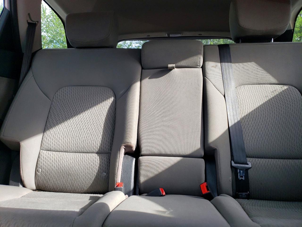 2017 Hyundai Santa Fe Se Gray vin: KM8SMDHFXHU200381