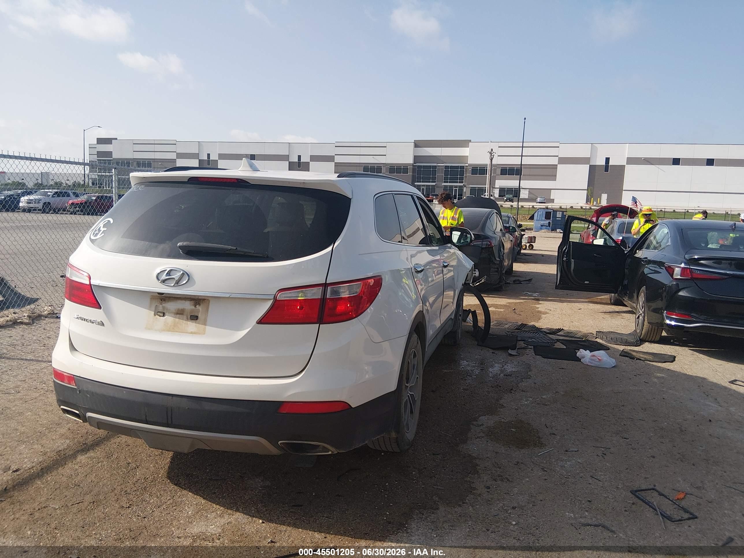 2014 Hyundai Santa Fe Gls White vin: KM8SN4HF2EU043888