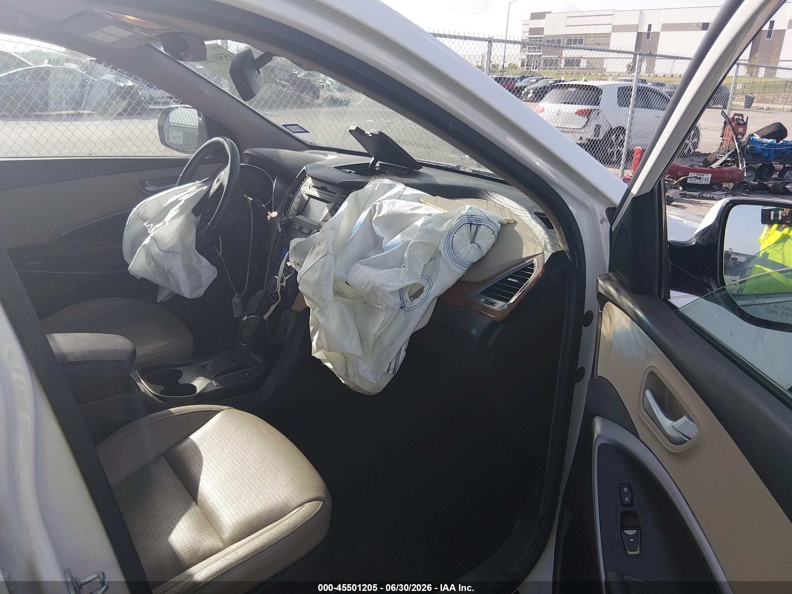2014 Hyundai Santa Fe Gls White vin: KM8SN4HF2EU043888