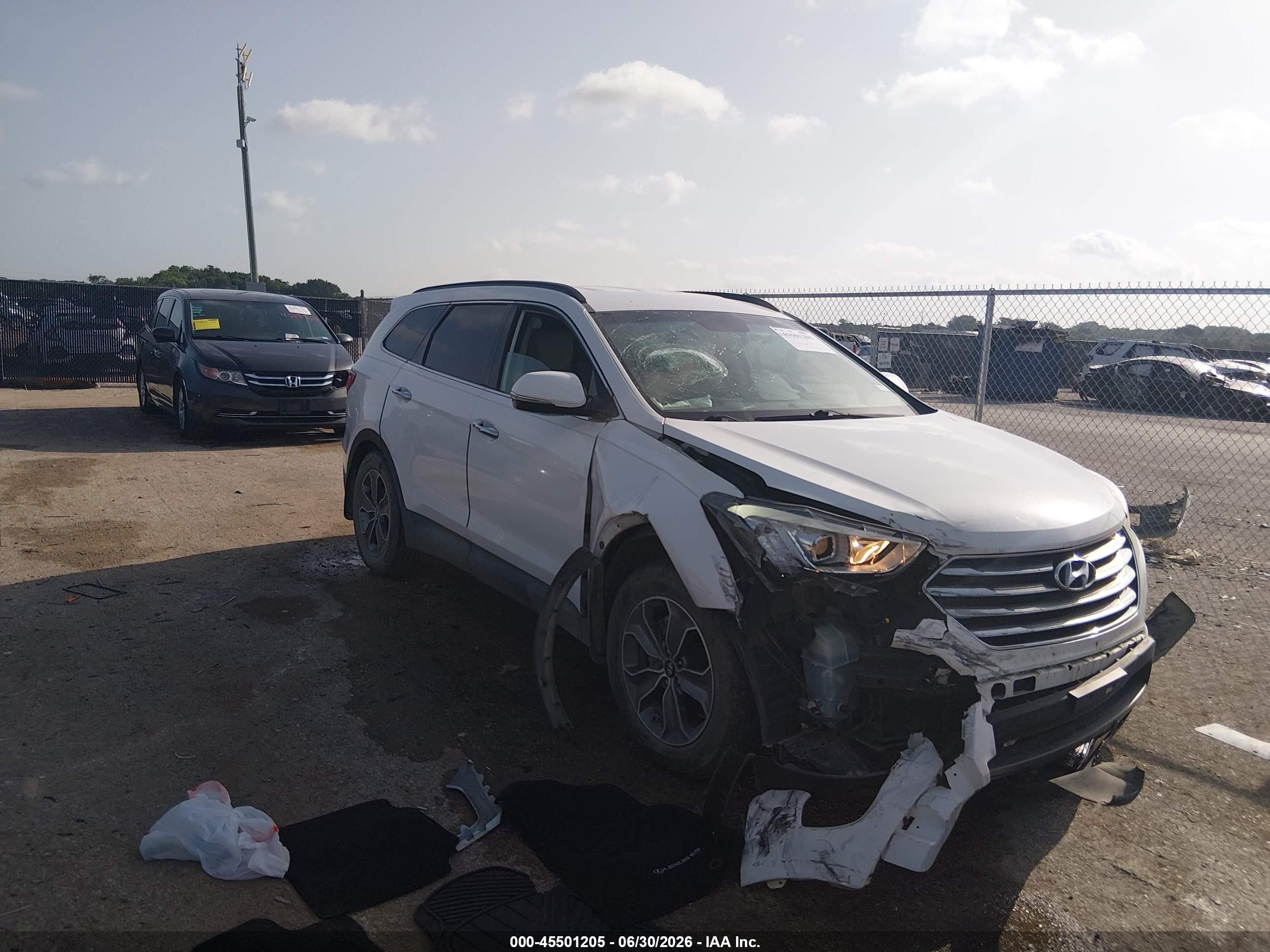 2014 Hyundai Santa Fe Gls White vin: KM8SN4HF2EU043888