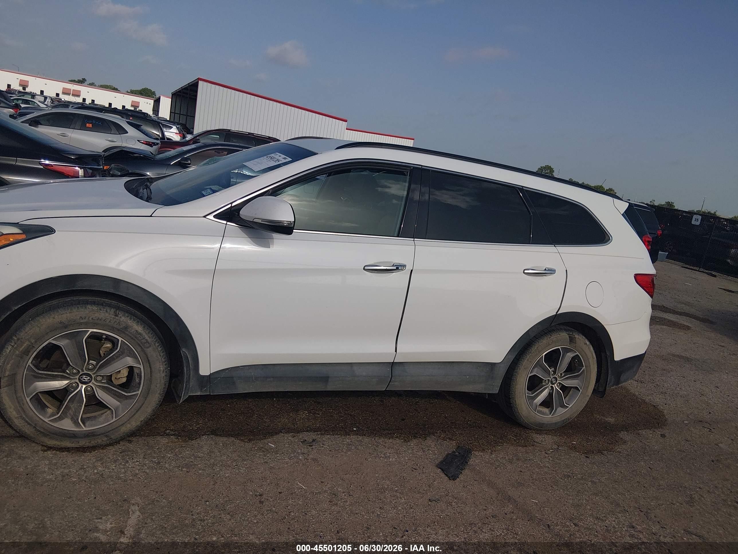 2014 Hyundai Santa Fe Gls White vin: KM8SN4HF2EU043888
