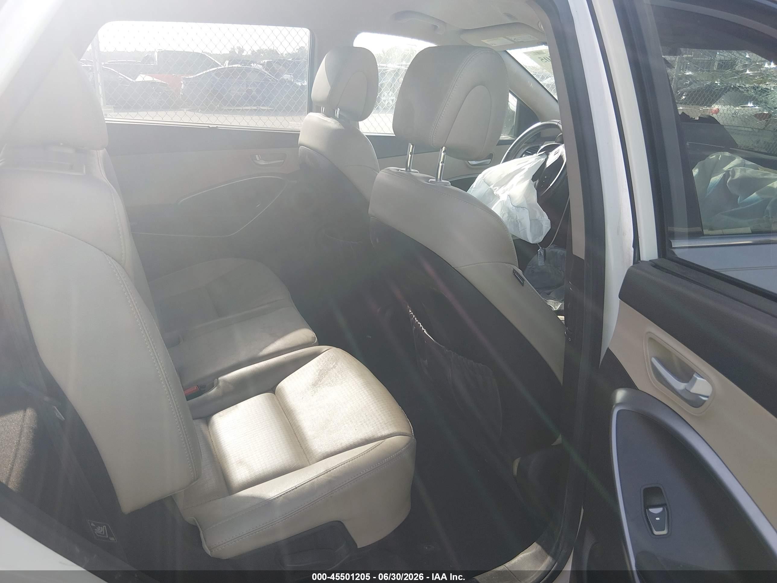 2014 Hyundai Santa Fe Gls White vin: KM8SN4HF2EU043888