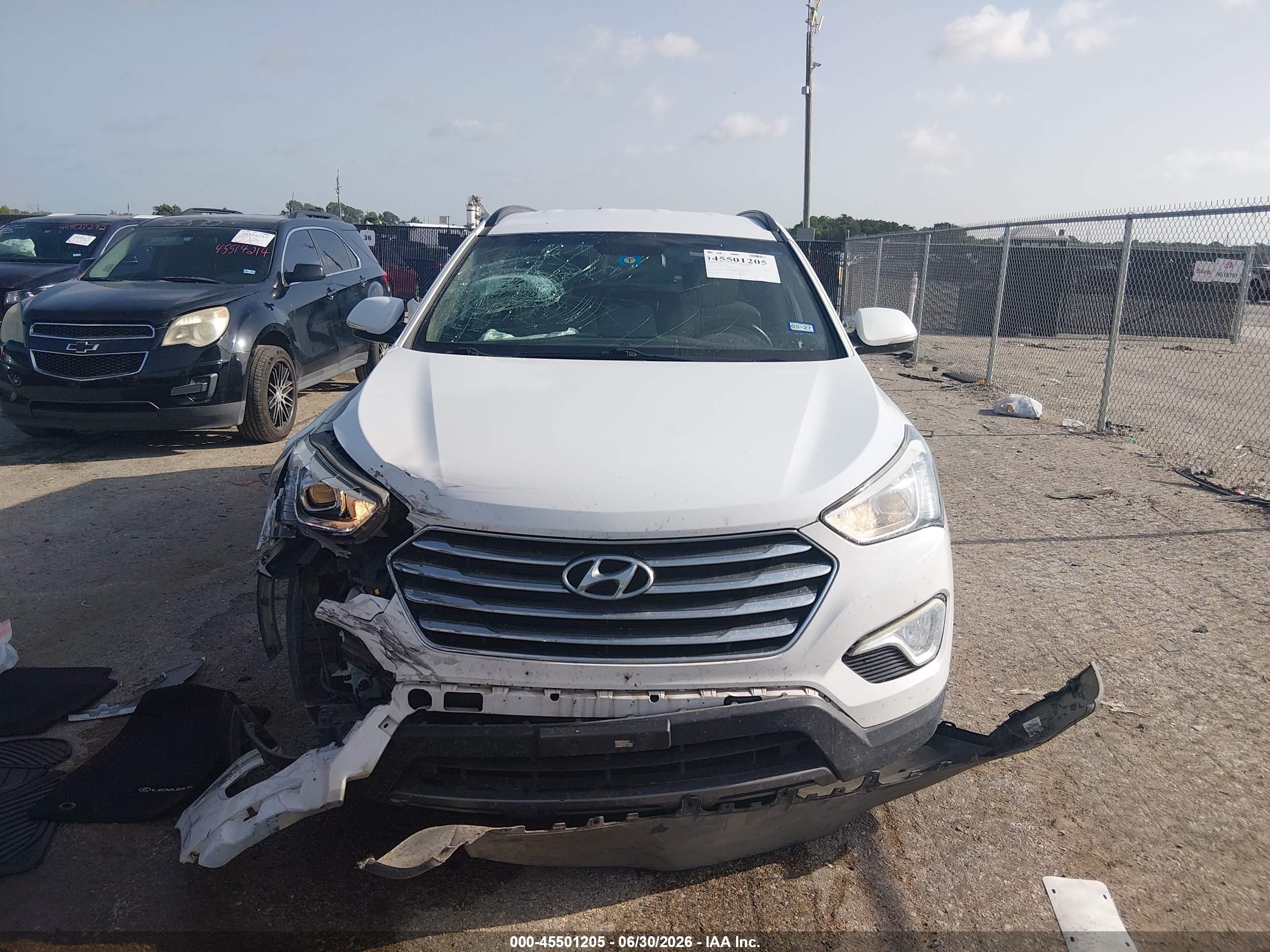 2014 Hyundai Santa Fe Gls White vin: KM8SN4HF2EU043888