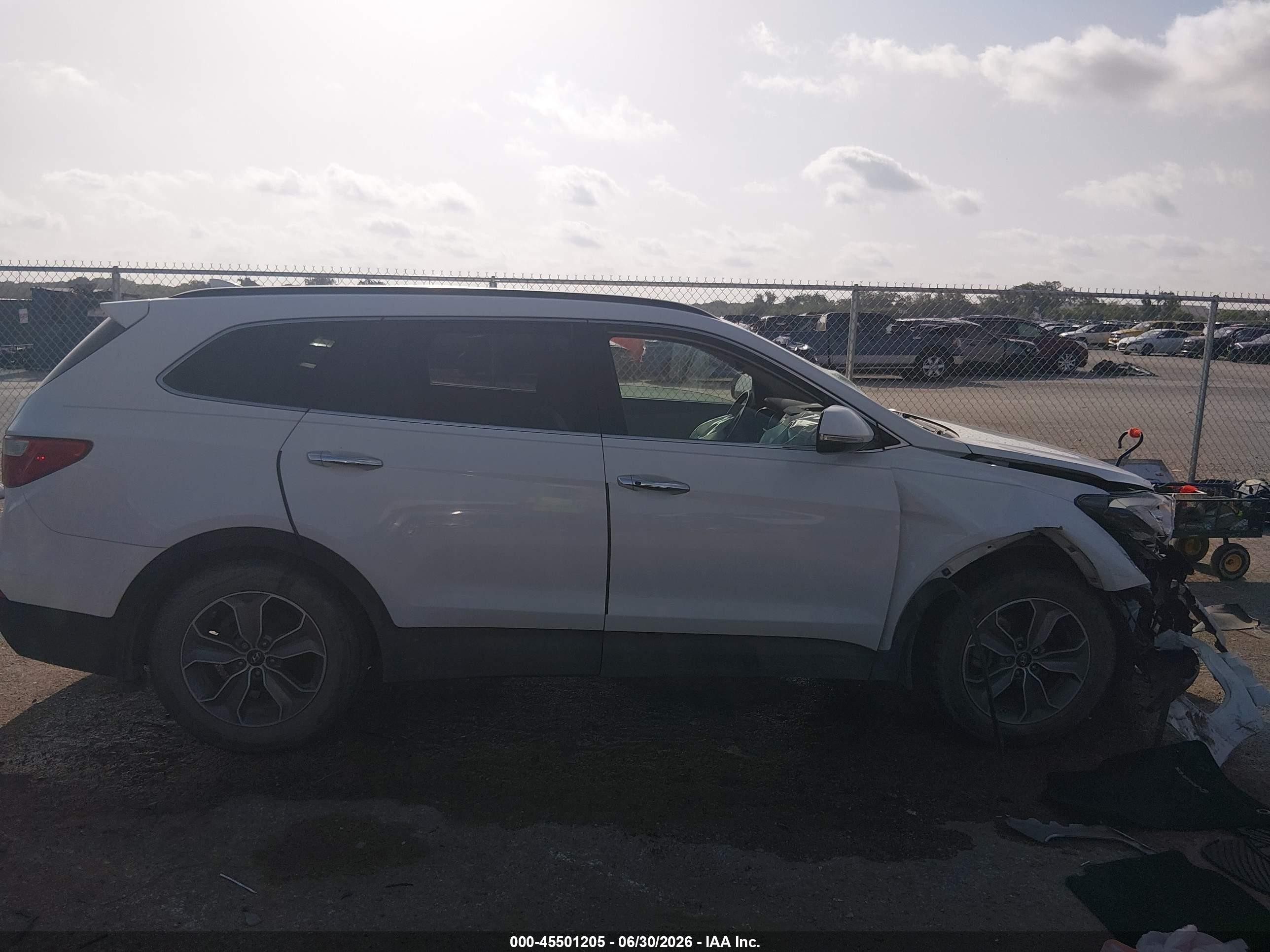 2014 Hyundai Santa Fe Gls White vin: KM8SN4HF2EU043888