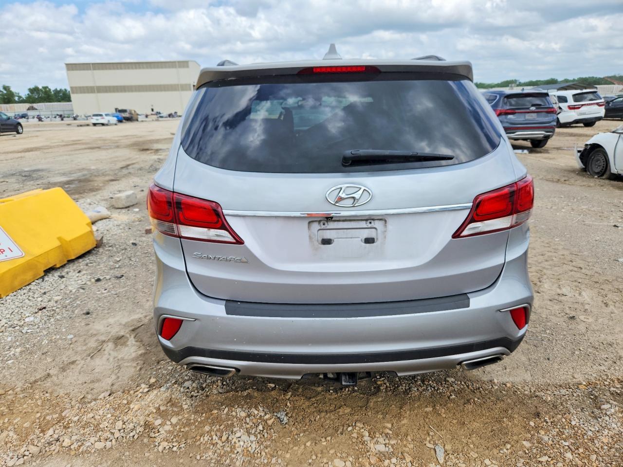 2017 Hyundai Santa Fe Se Gray vin: KM8SN4HF2HU192290