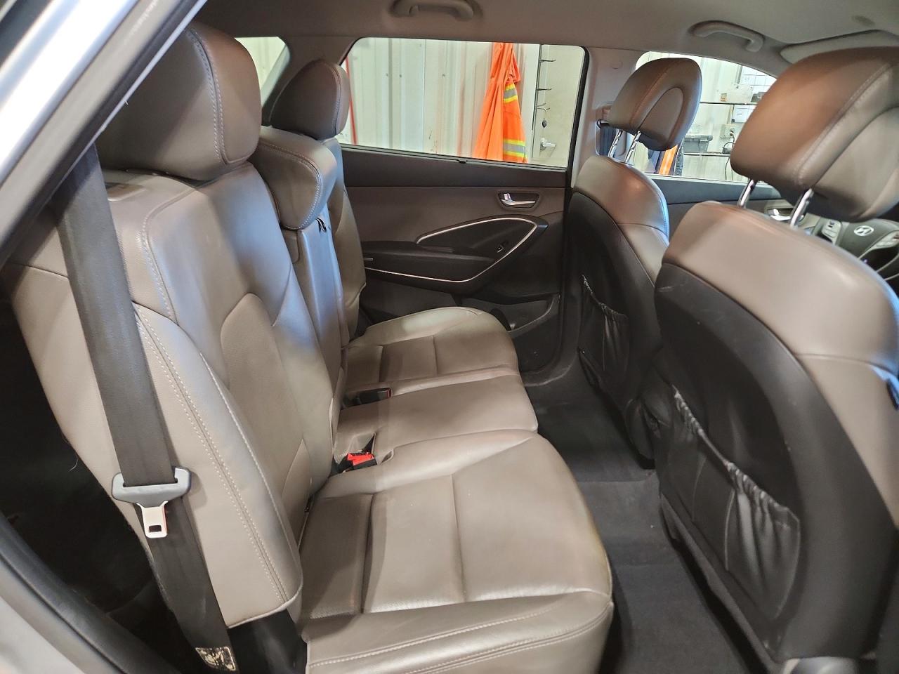 2014 Hyundai Santa Fe Gls Silver vin: KM8SNDHF2EU075479