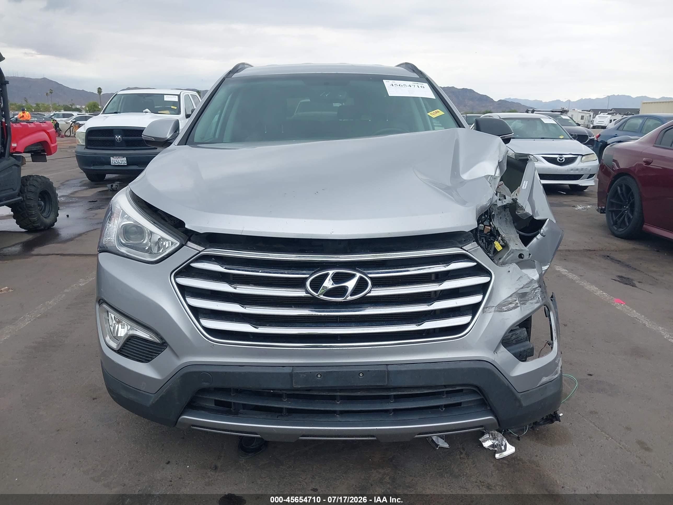 2014 Hyundai Santa Fe Limited Silver vin: KM8SNDHF5EU057610
