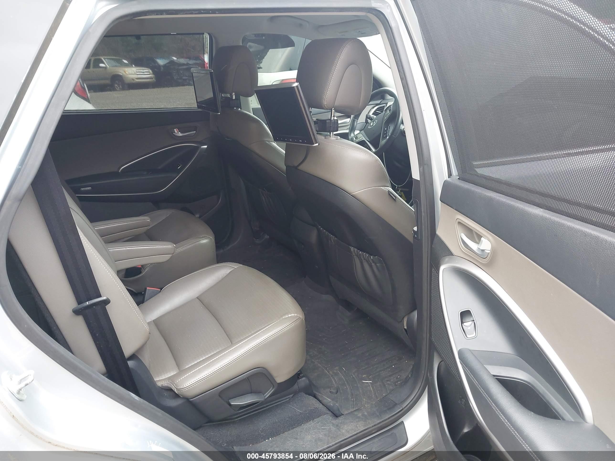 2014 Hyundai Santa Fe Limited Silver vin: KM8SNDHF7EU049394