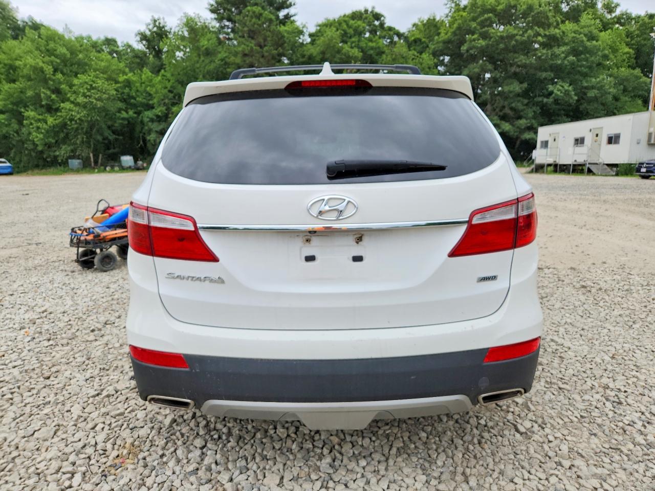 2015 Hyundai Santa Fe Gls White vin: KM8SNDHF8FU112598