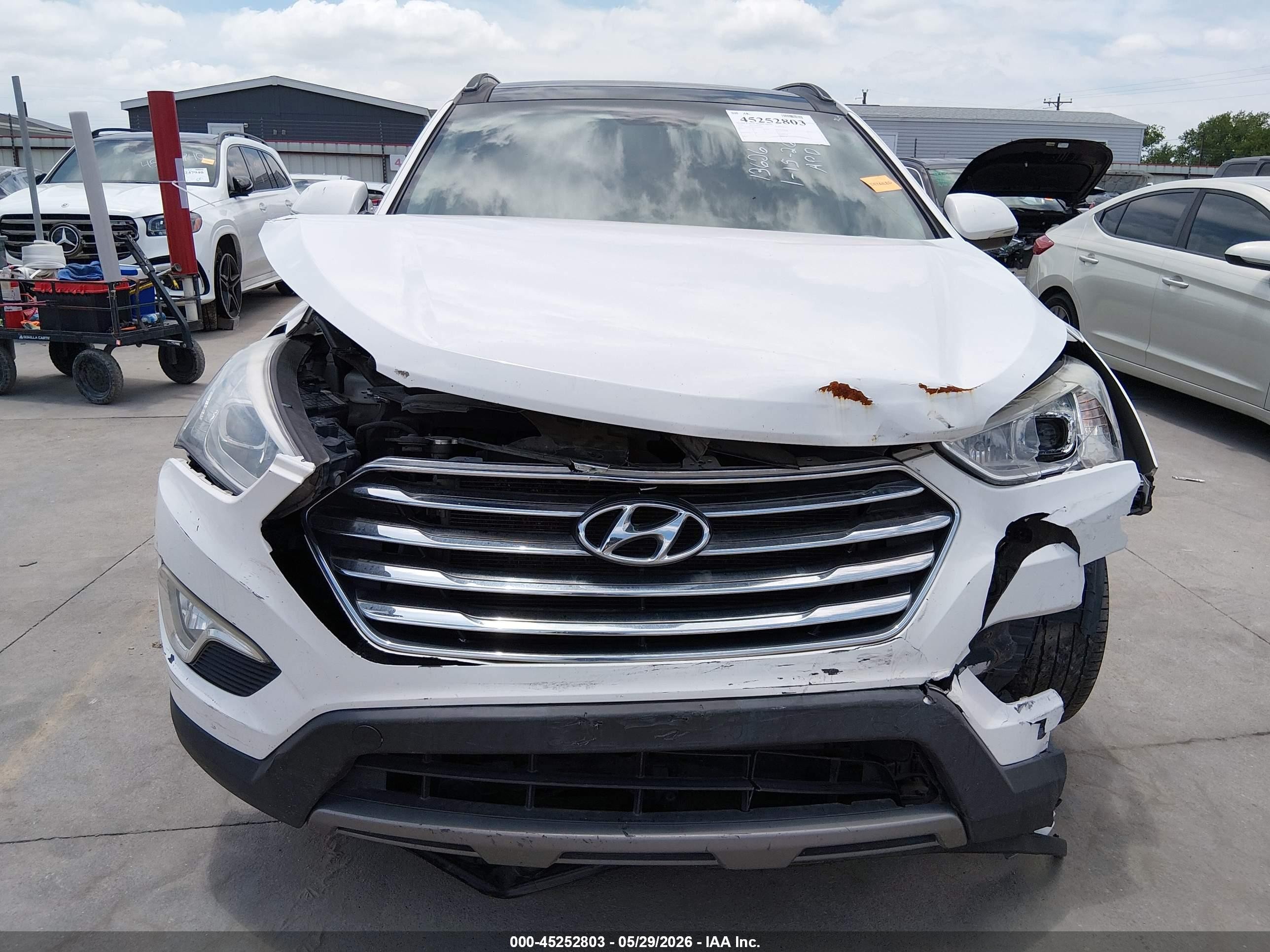 2014 Hyundai Santa Fe Gls White vin: KM8SR4HF3EU037294